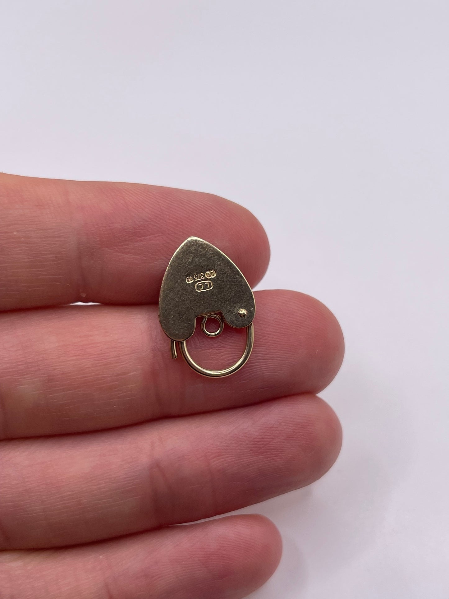 9ct gold padlock 11