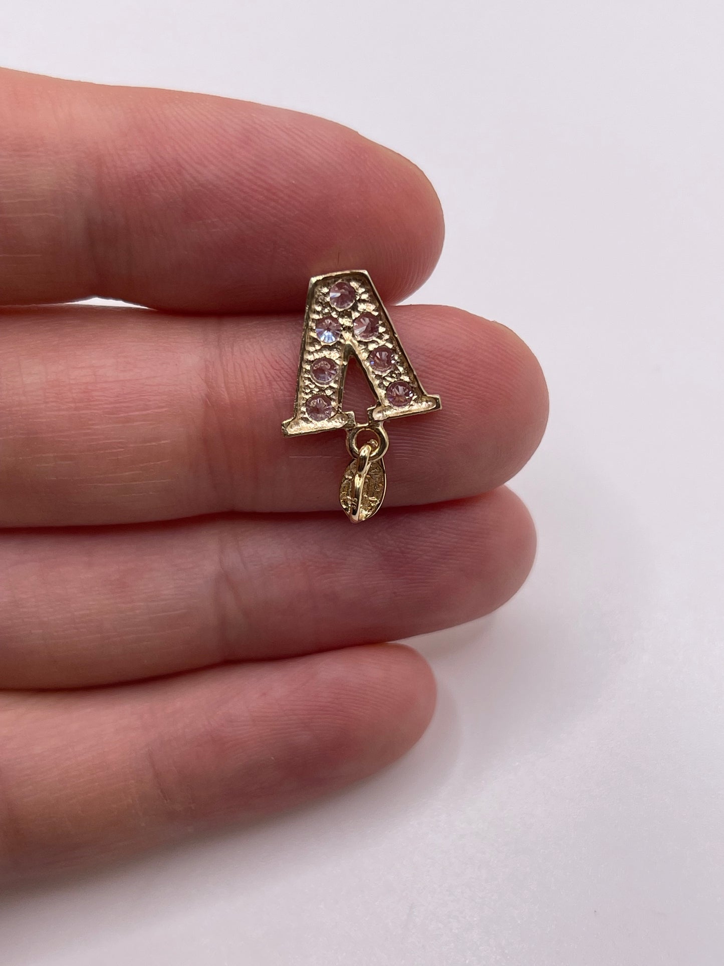 9ct gold cz initial V pendant