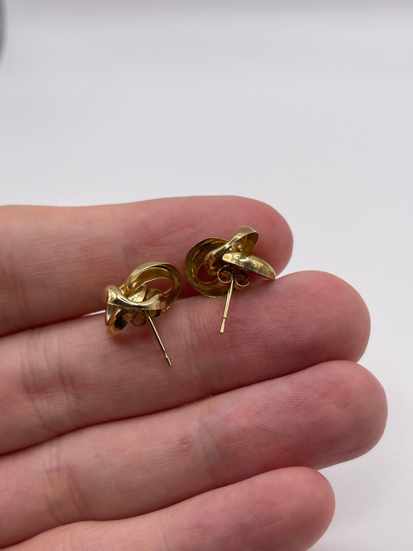 9ct gold knot earrings
