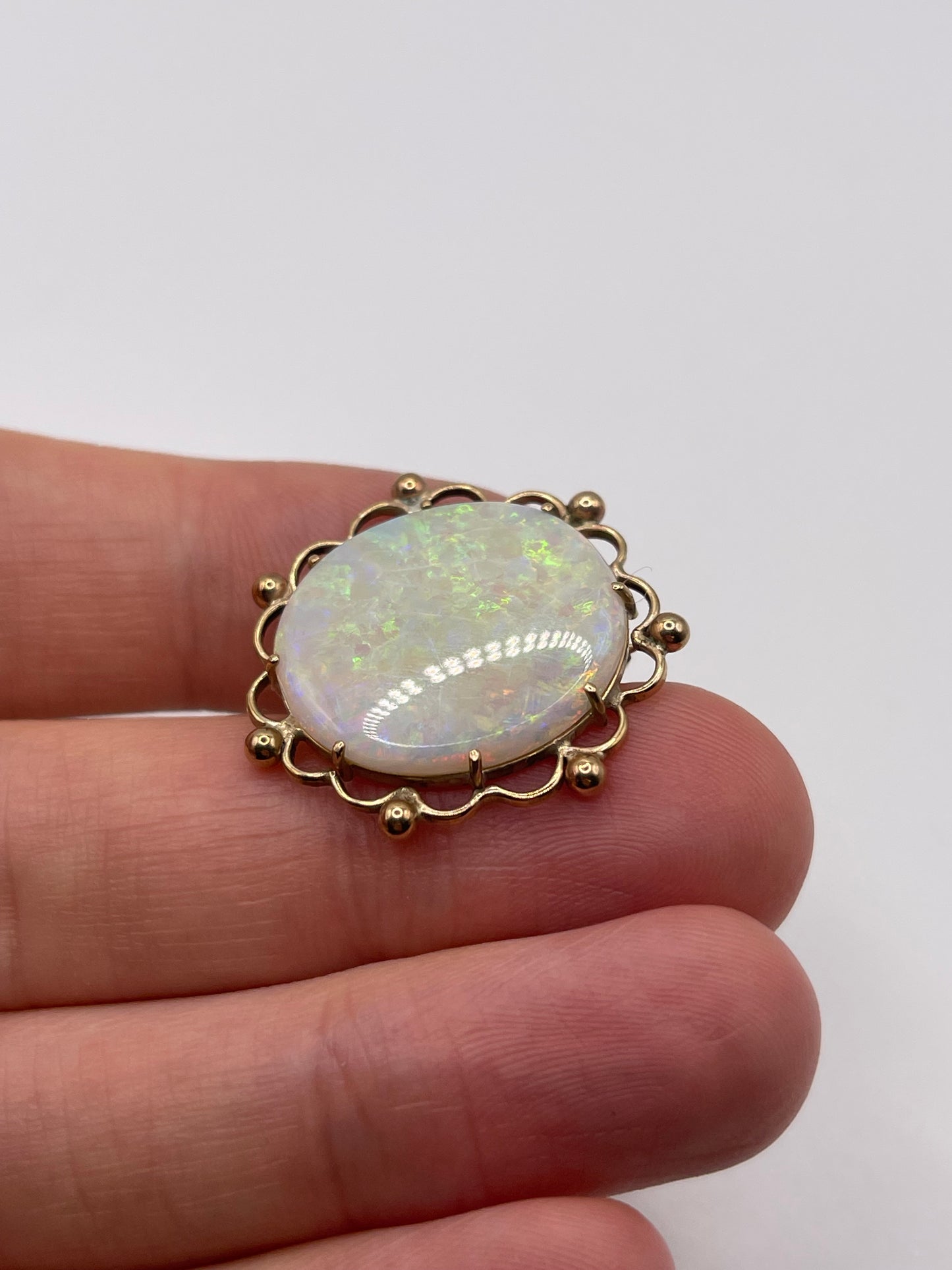 9ct gold opal brooch