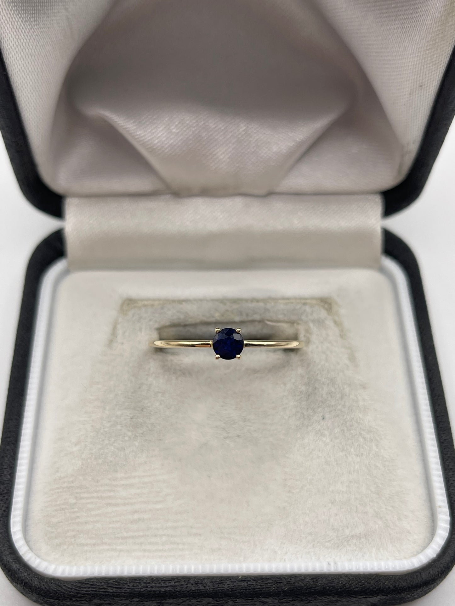 9ct gold sapphire ring