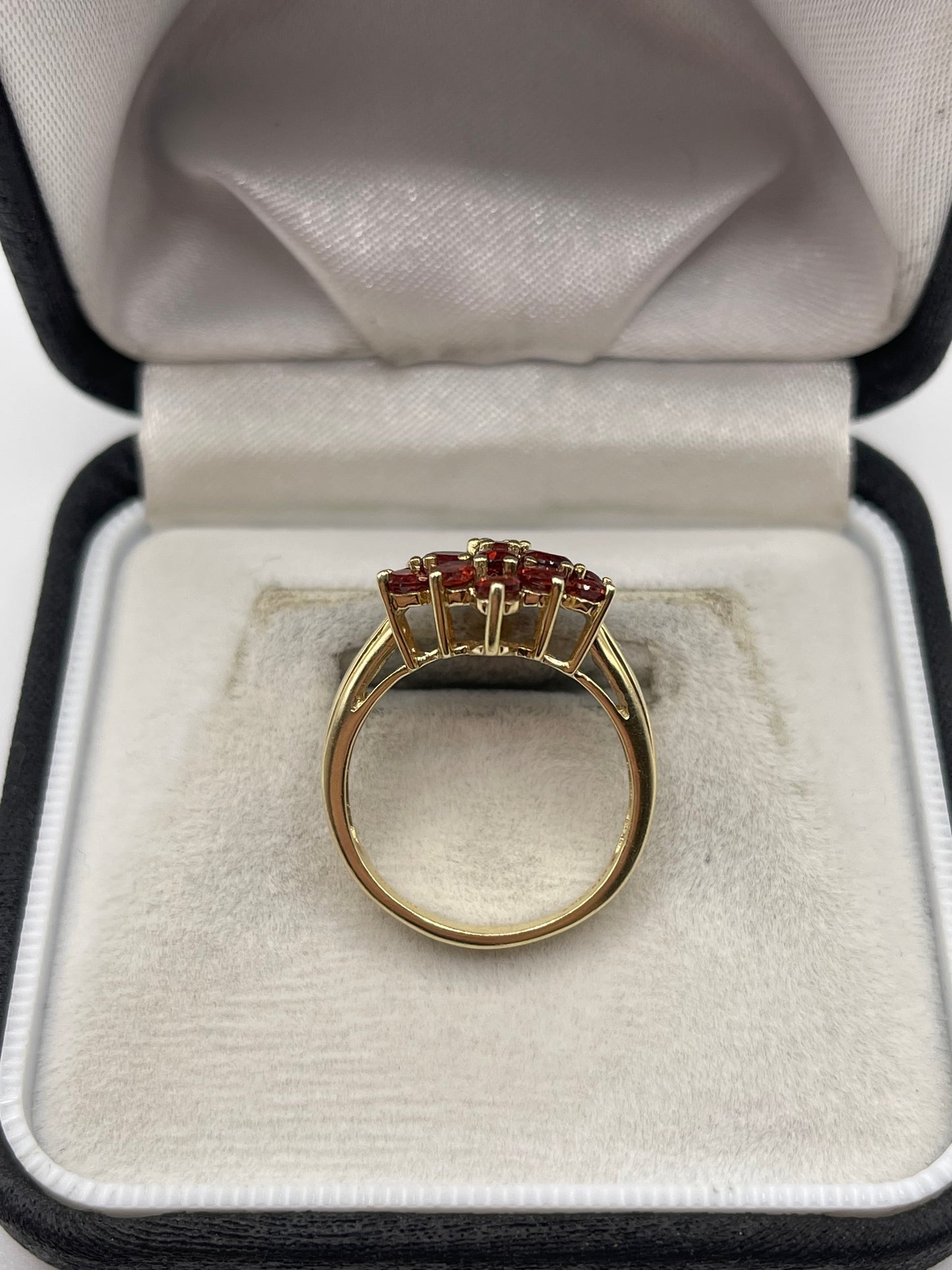 9ct gold garnet and diamond ring