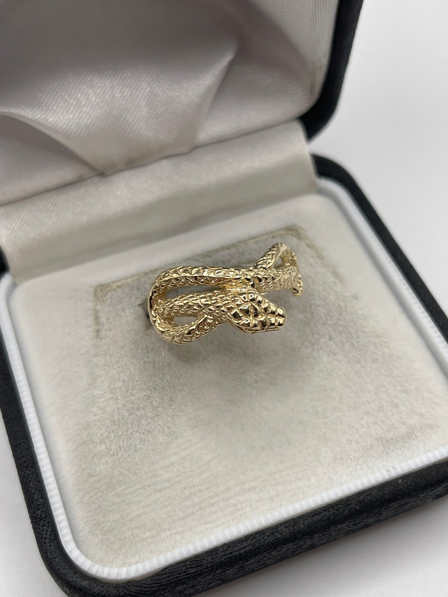 9ct gold snake ring
