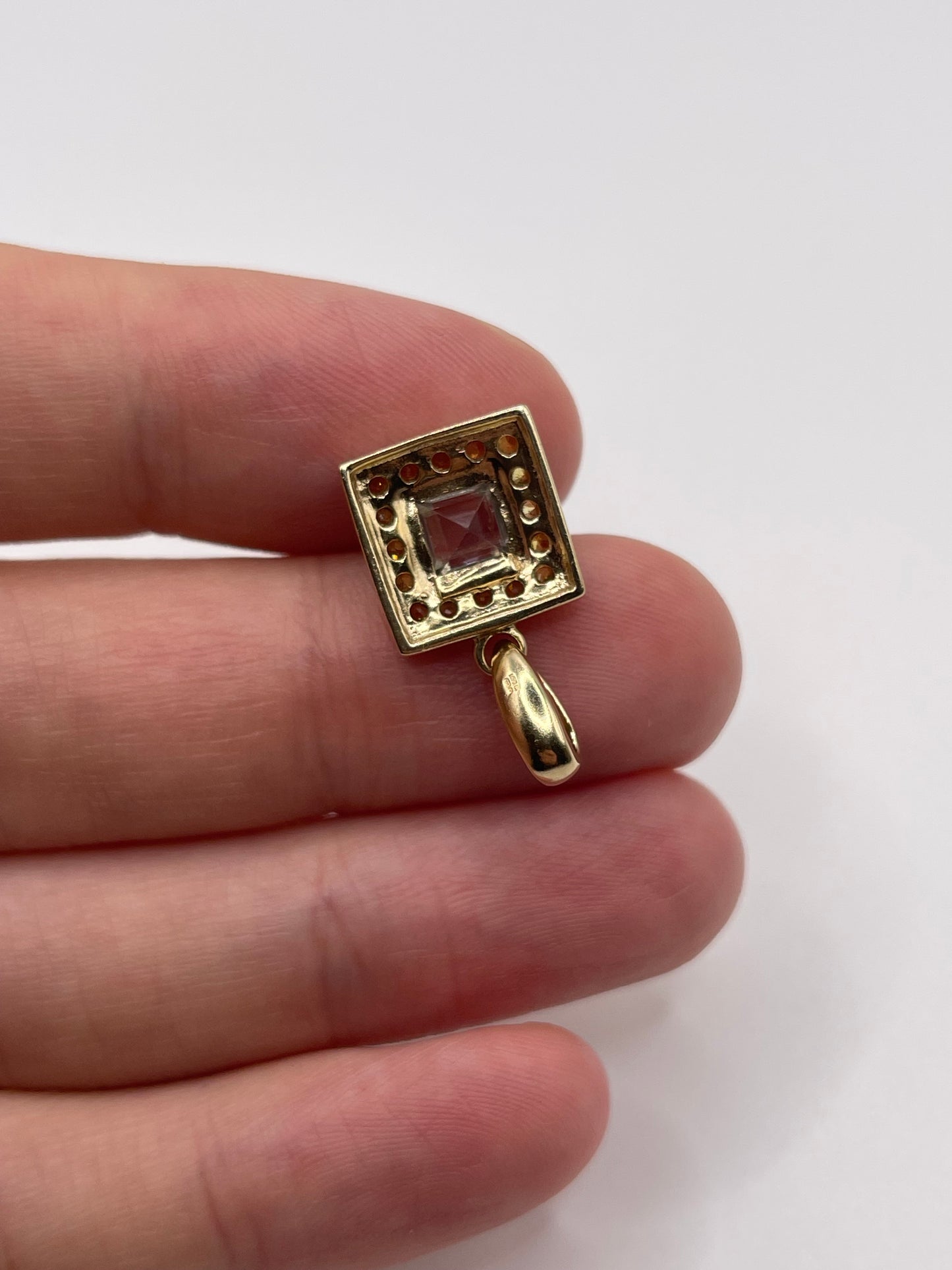 9ct gold topaz cluster pendant