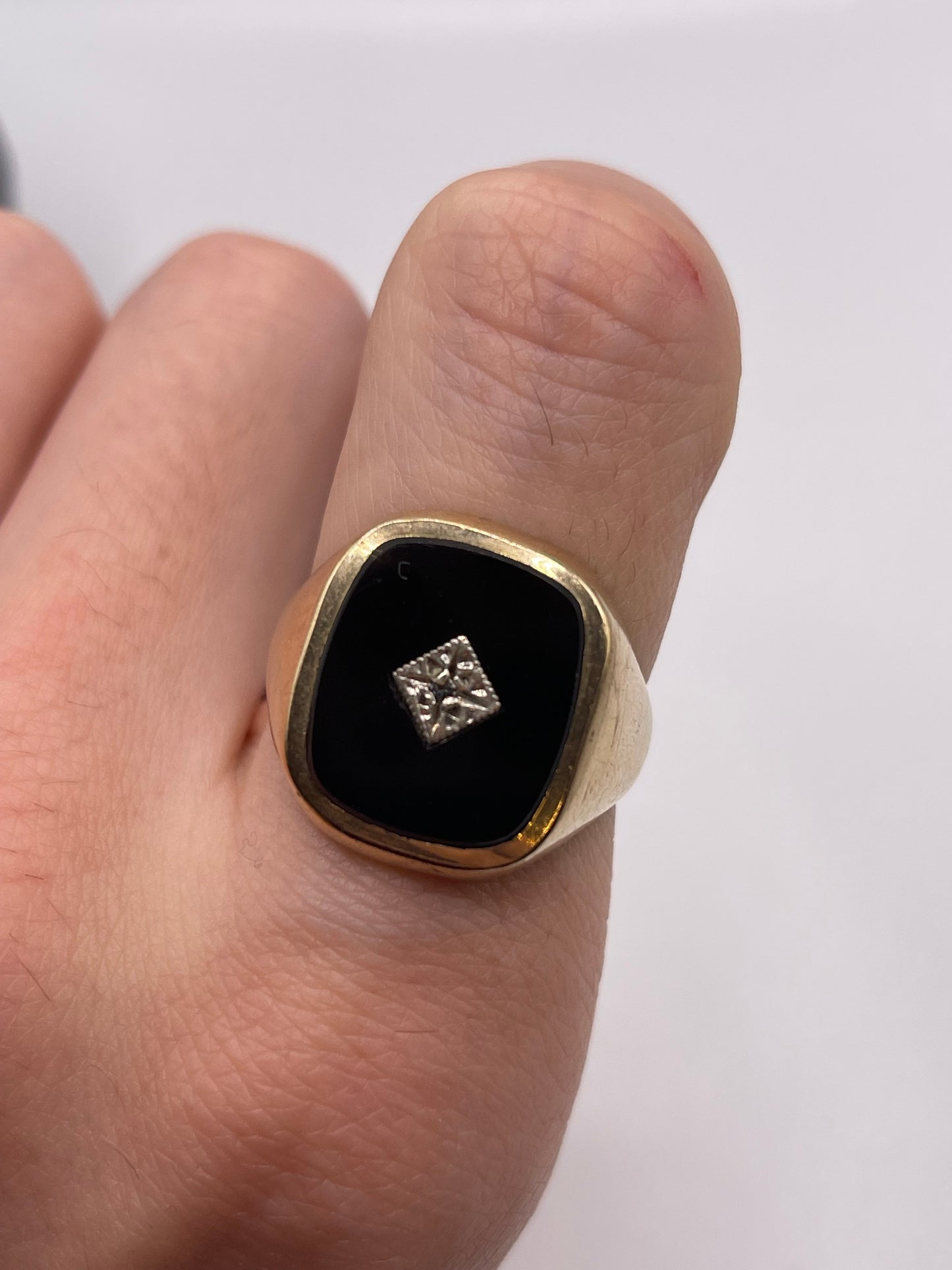9ct gold onyx and diamond ring