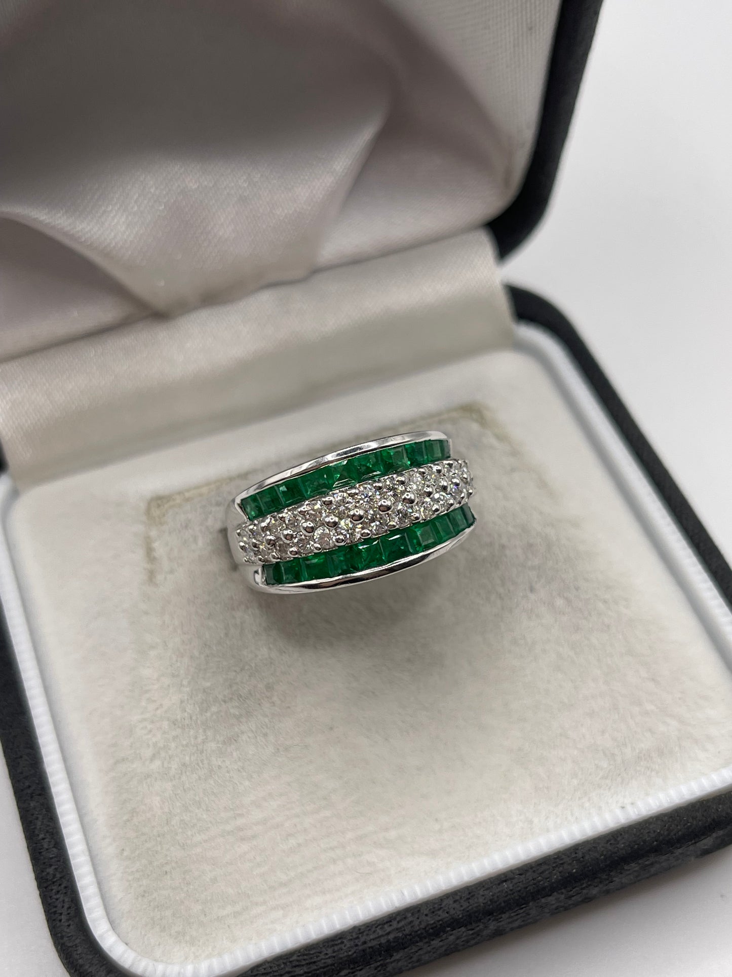 14ct white gold emerald and diamond ring