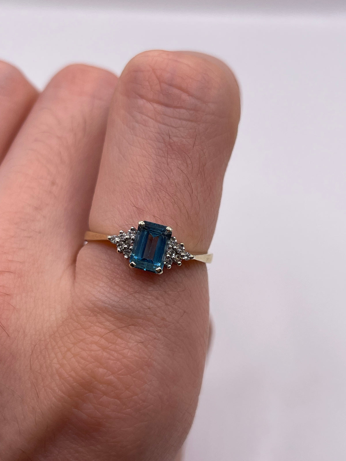 9ct gold topaz and diamond ring