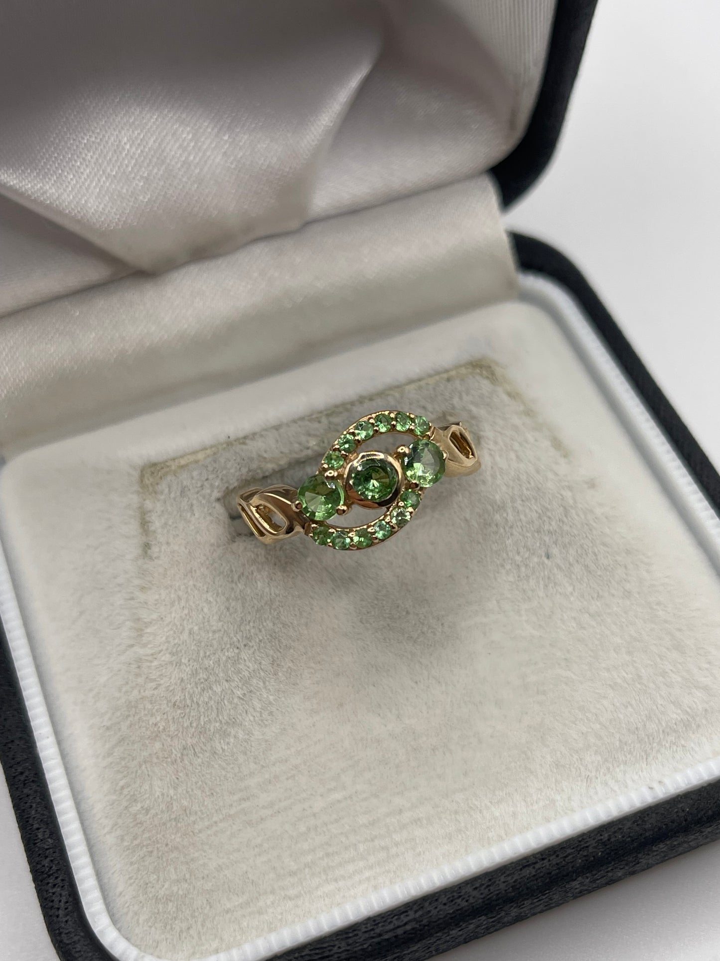 9ct gold tsavorite garnet ring