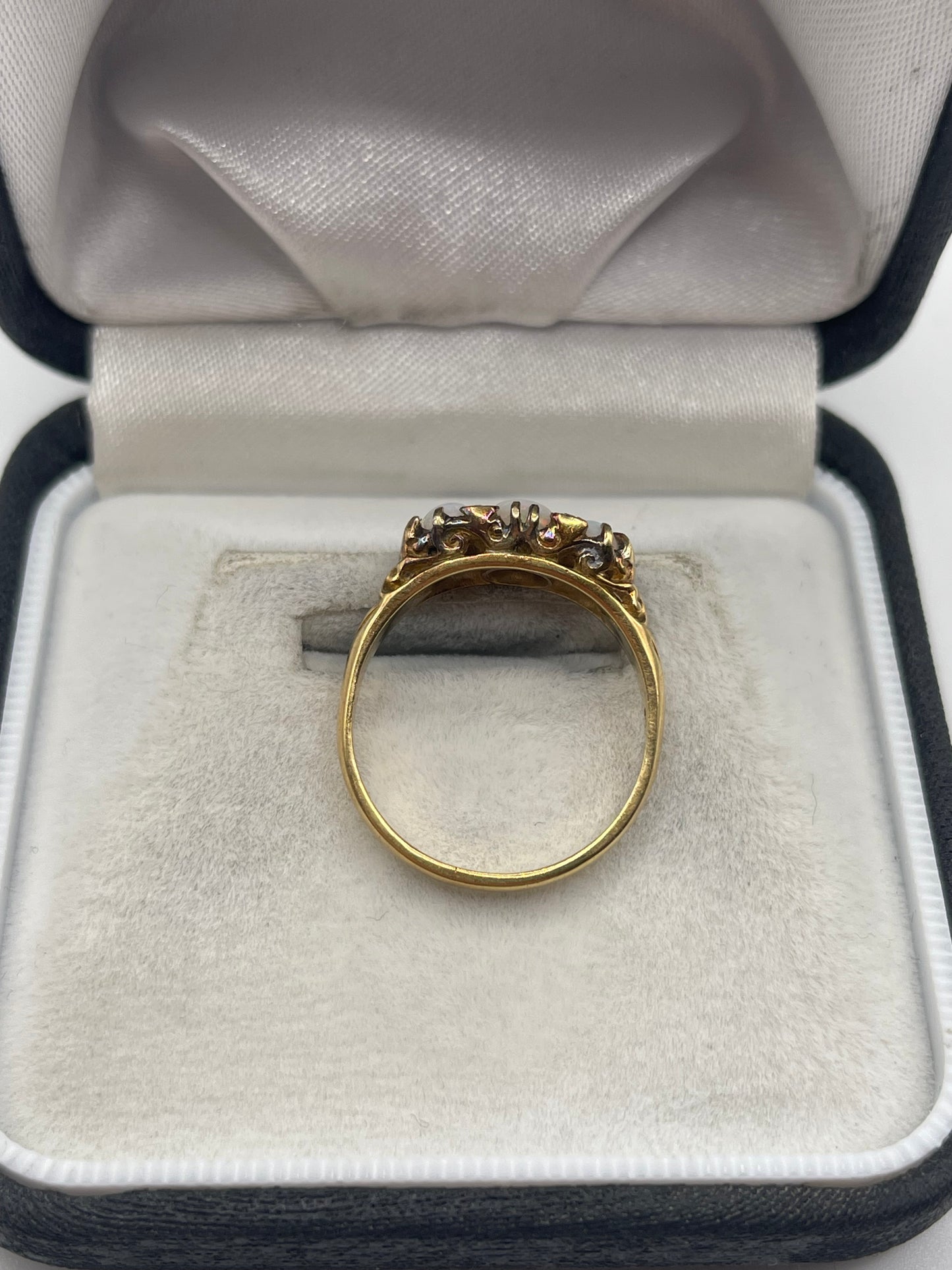 18ct gold opal and diamond ring