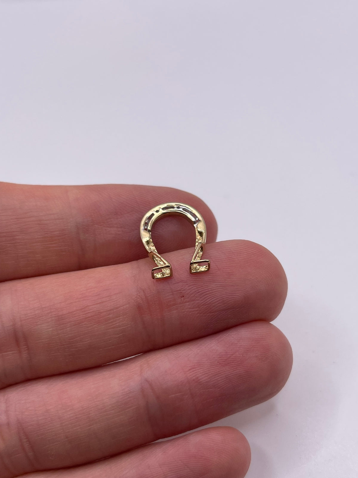 9ct gold diamond horseshoe pendant