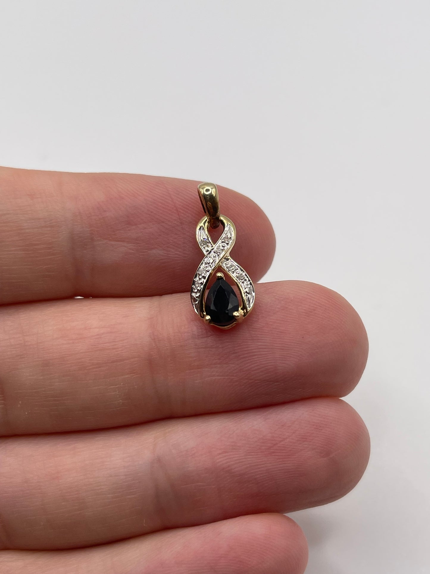 9ct gold sapphire and diamond pendant