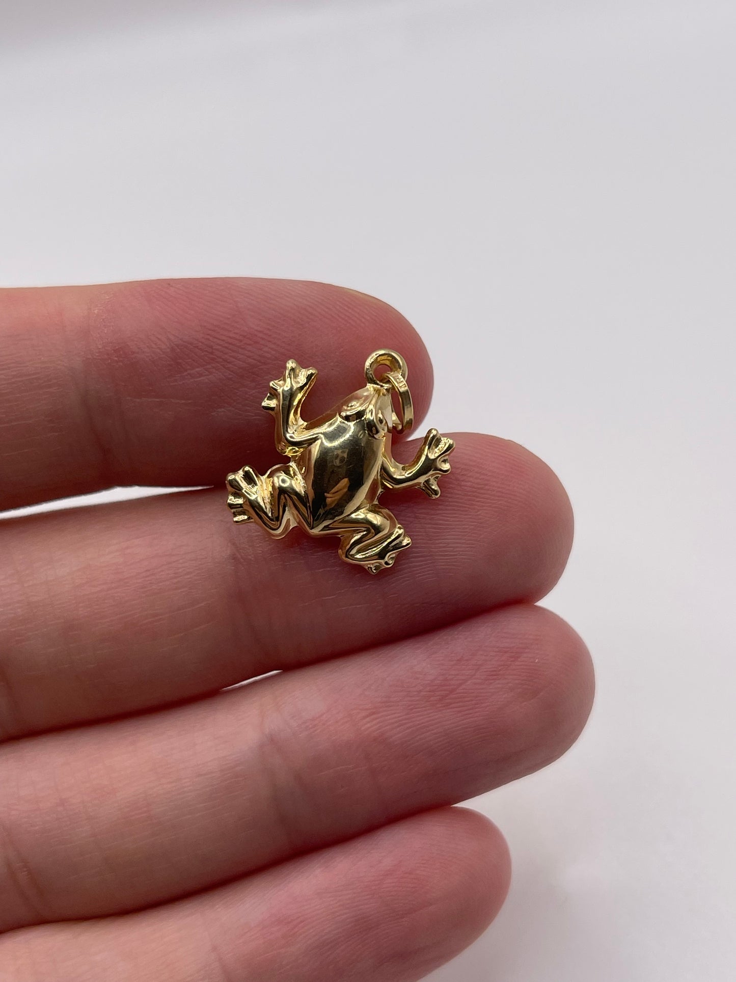 9ct gold frog charm