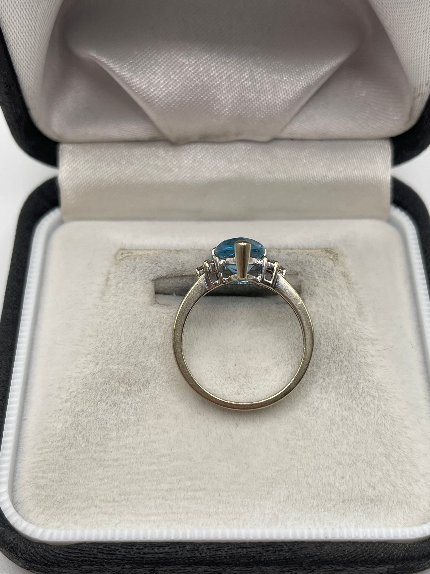 9ct white gold topaz and diamond ring