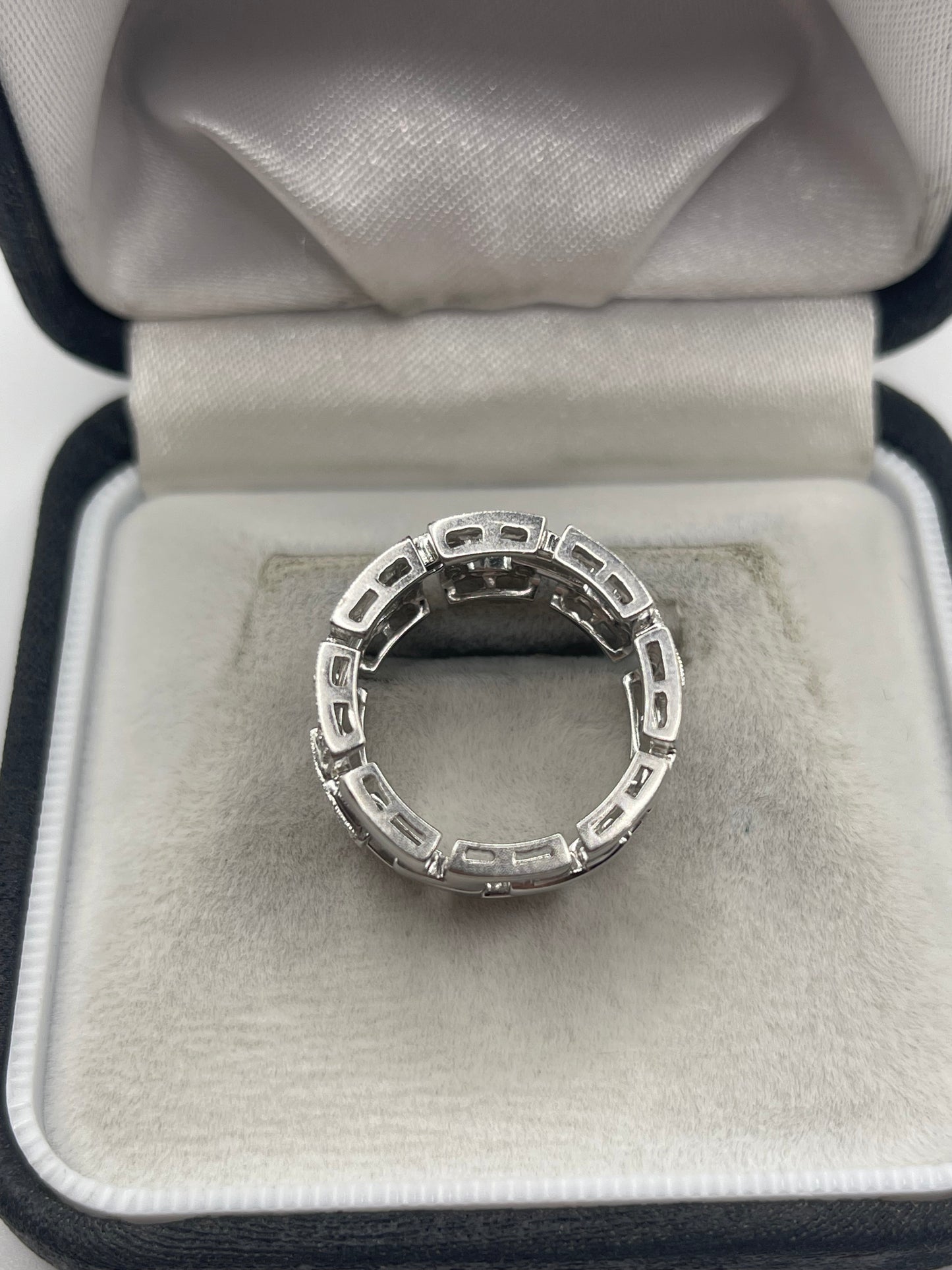 9ct white gold diamond link ring