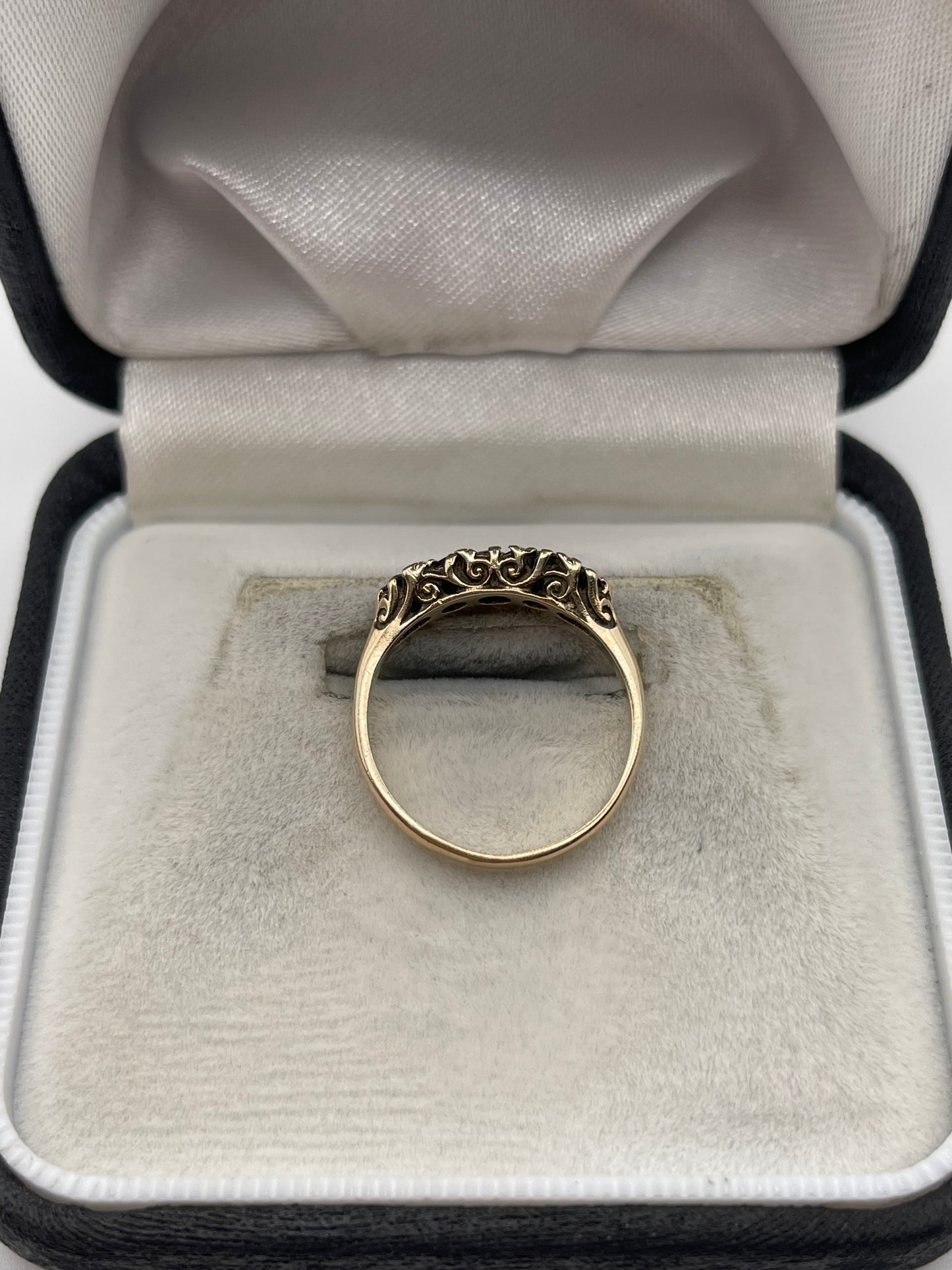 9ct gold sapphire ring
