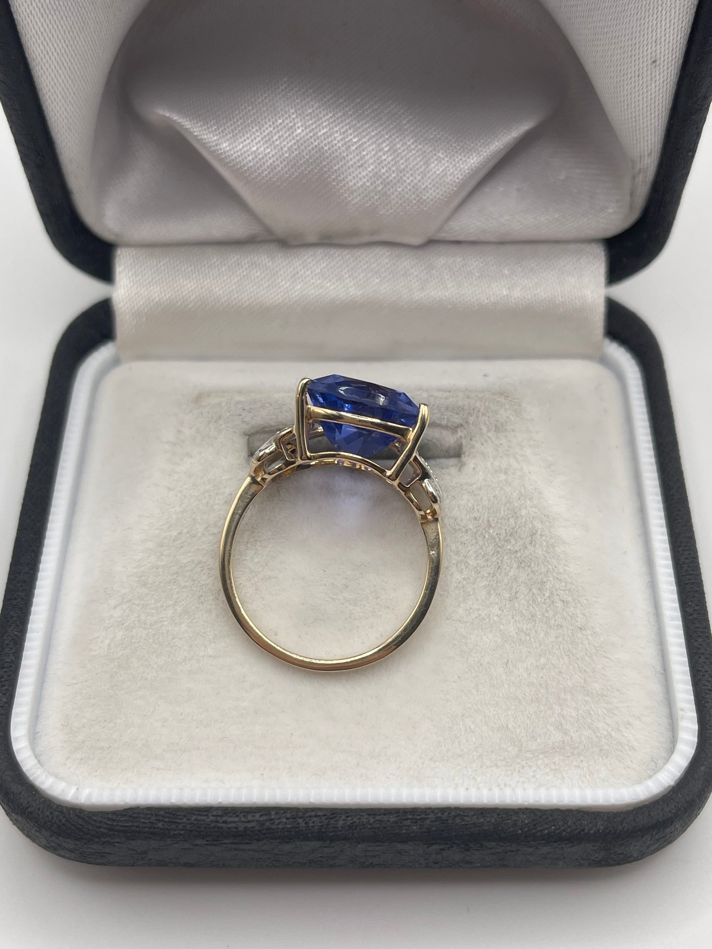 9ct gold fluorite and diamond ring