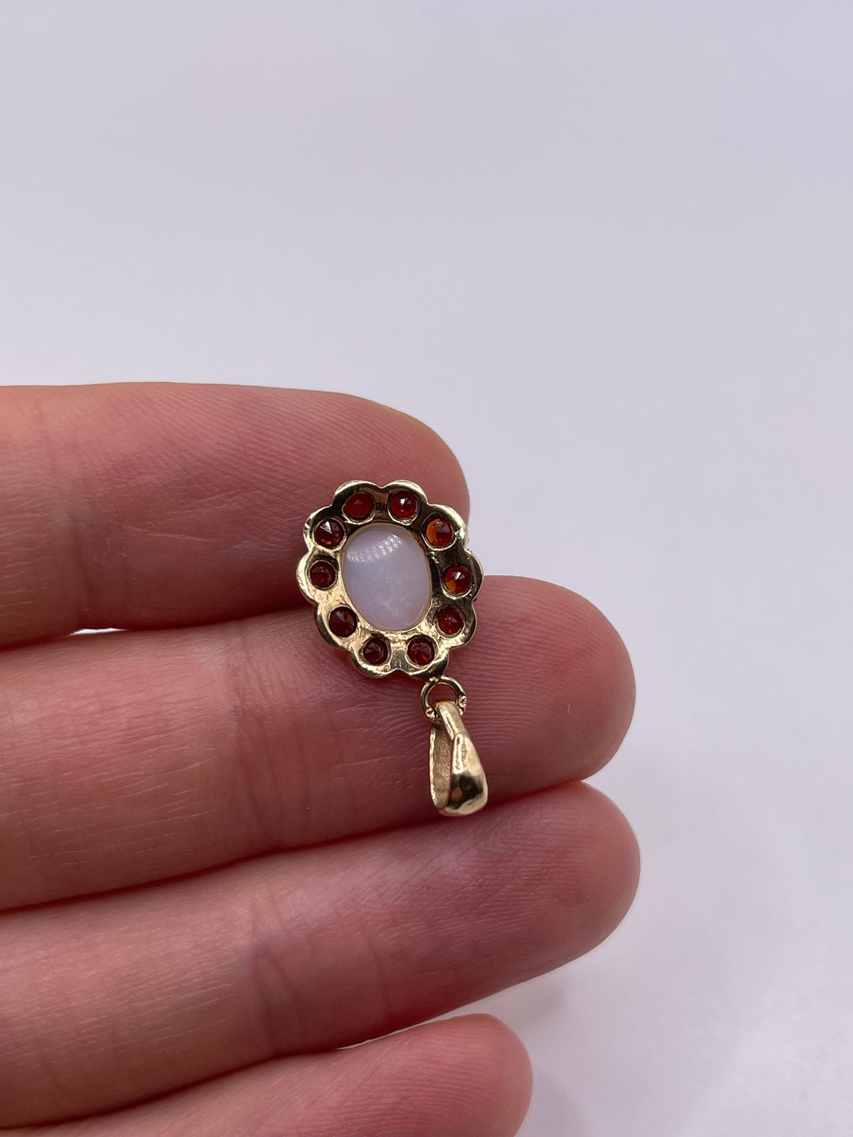 9ct gold opal and garnet pendant
