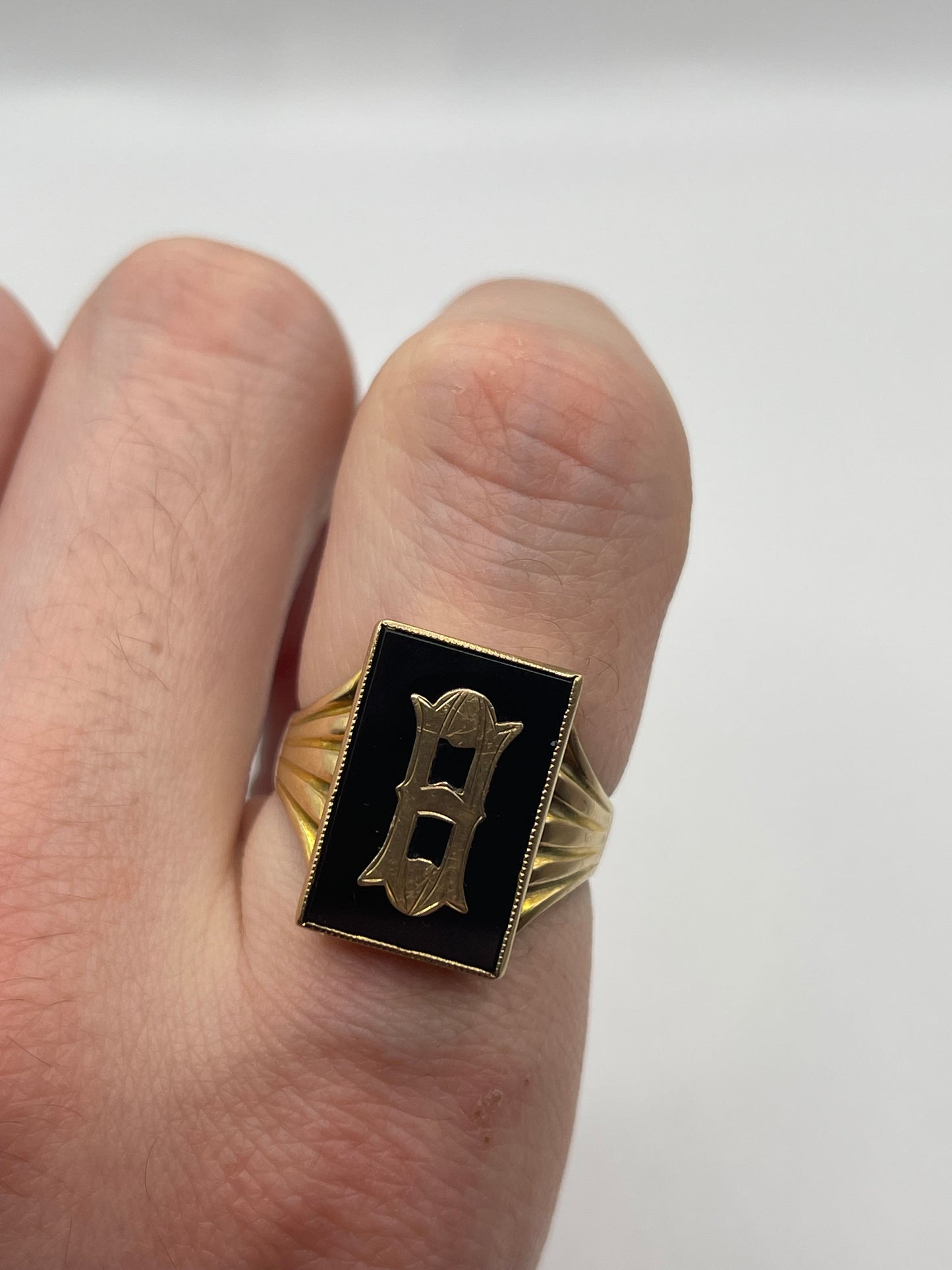 9ct gold initial onyx ring