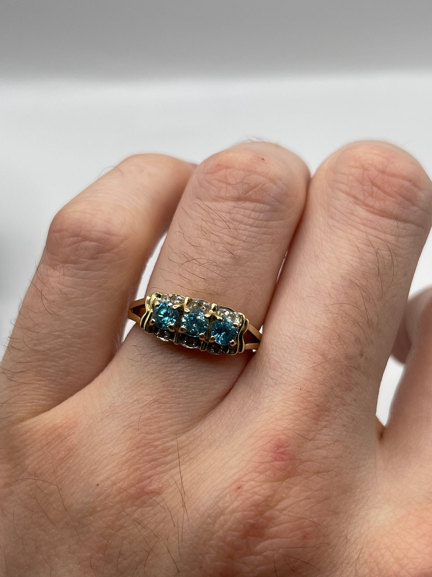 9ct gold zircon cluster ring