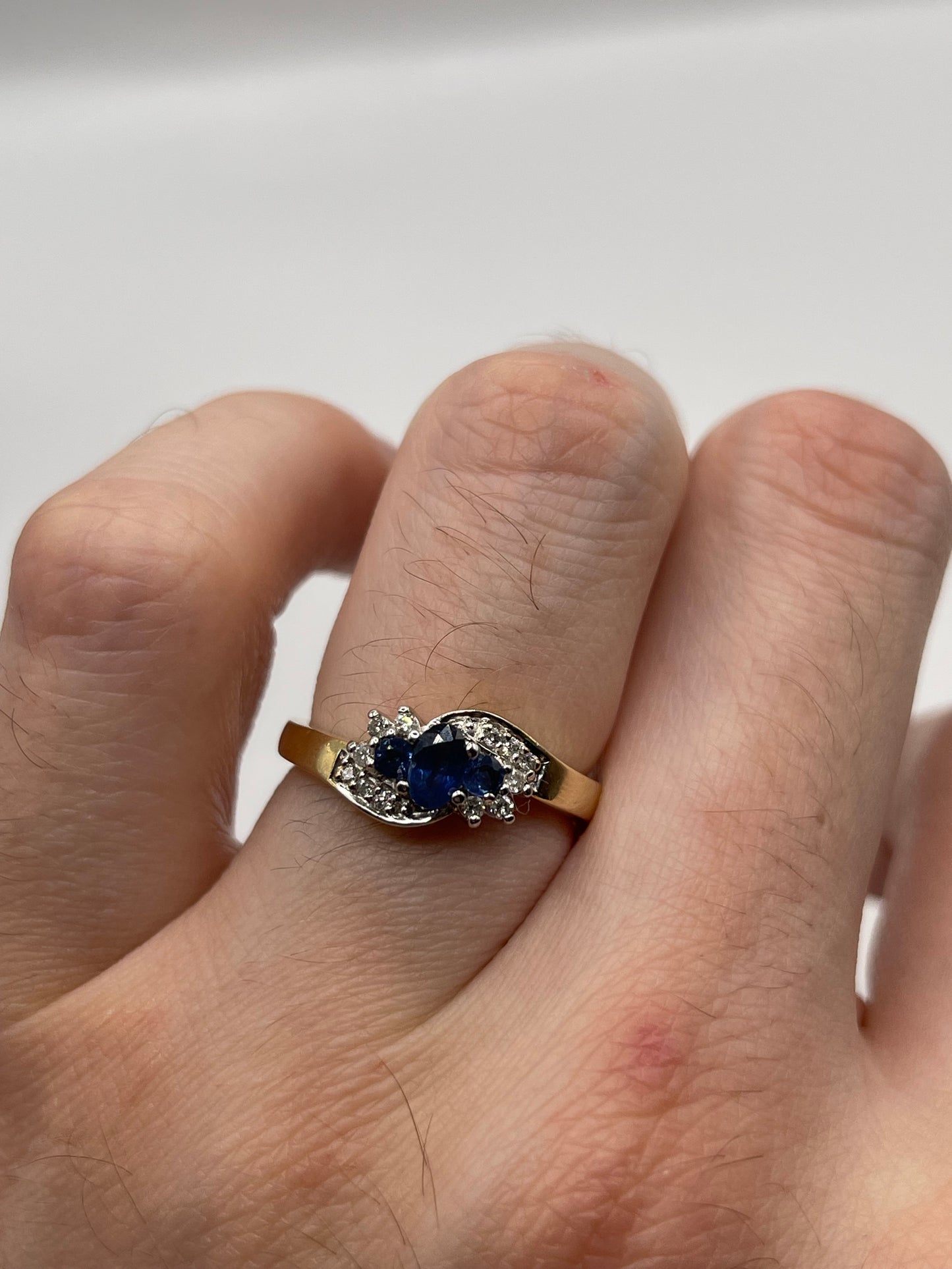 9ct gold sapphire and diamond ring