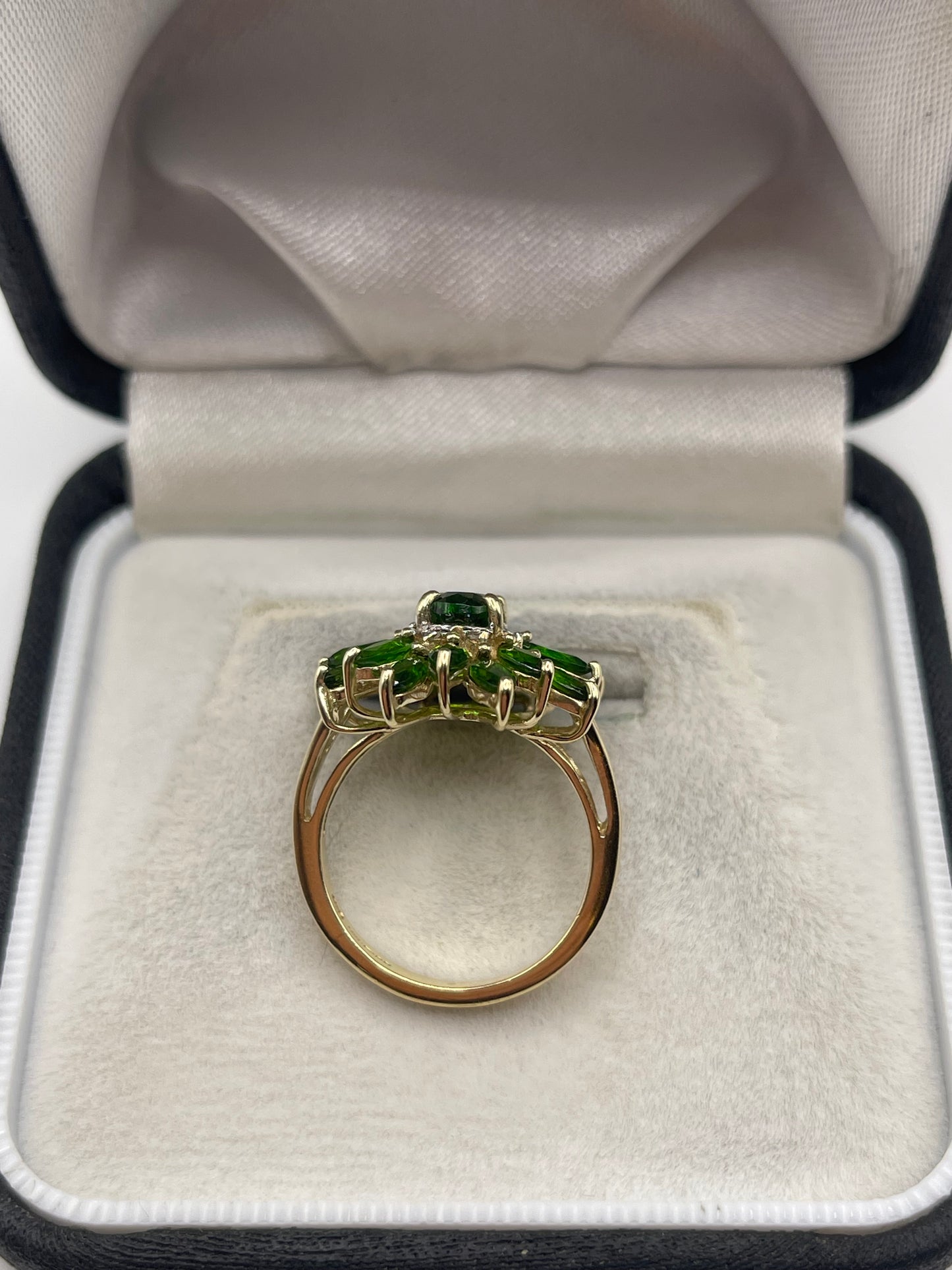 9ct gold diopside and diamond ring
