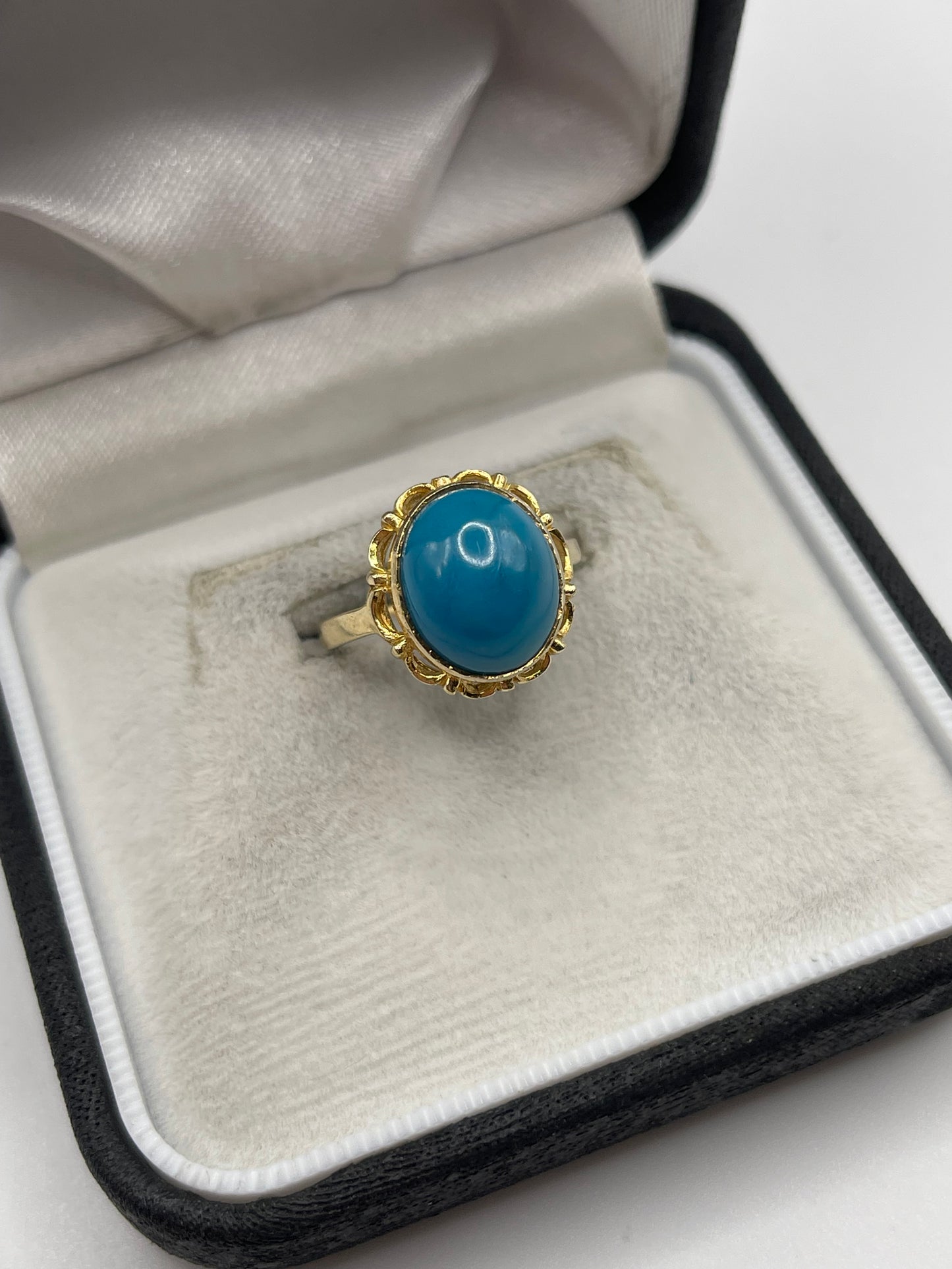 9ct gold gemstone ring