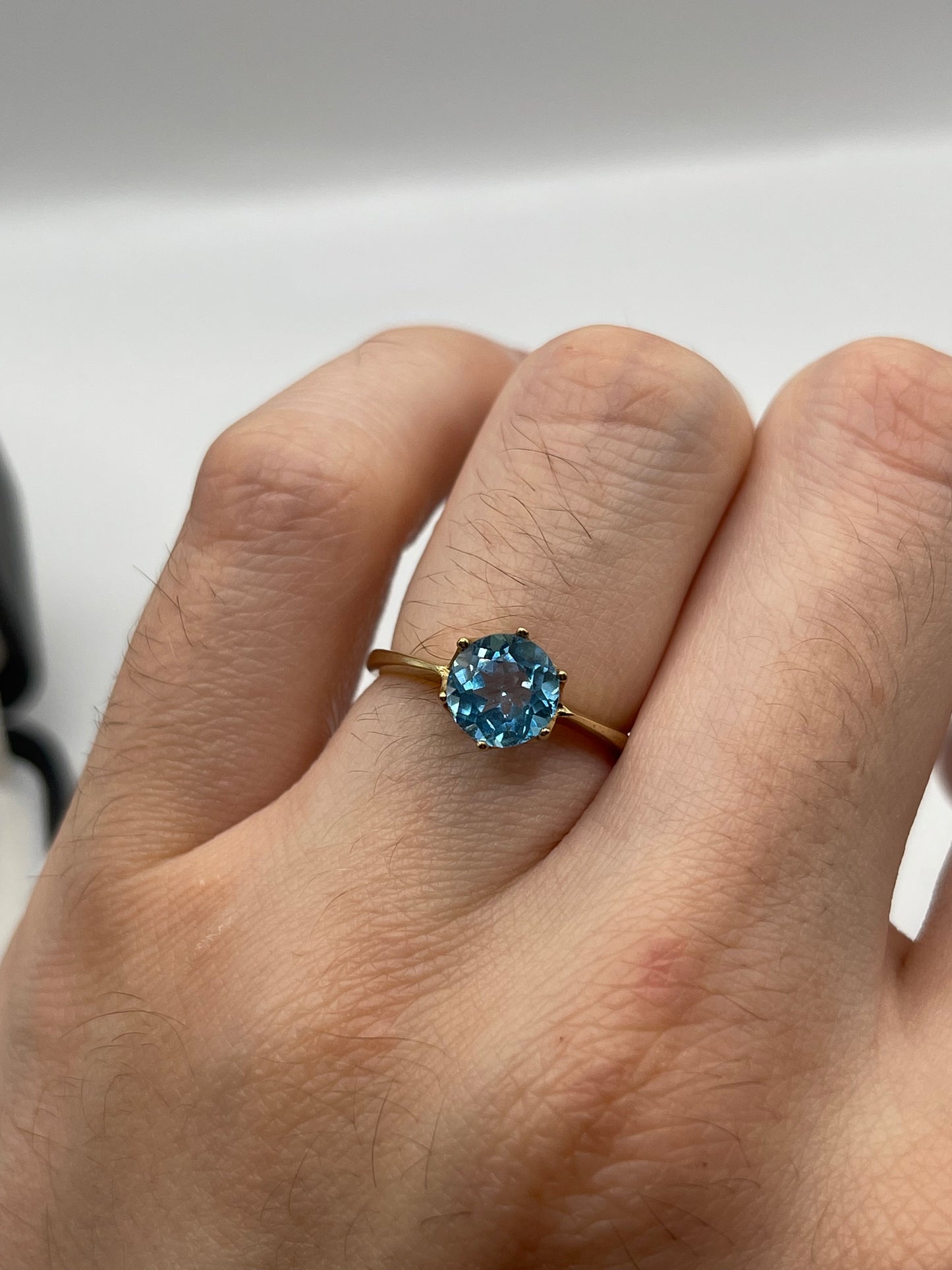 9ct gold blue topaz ring