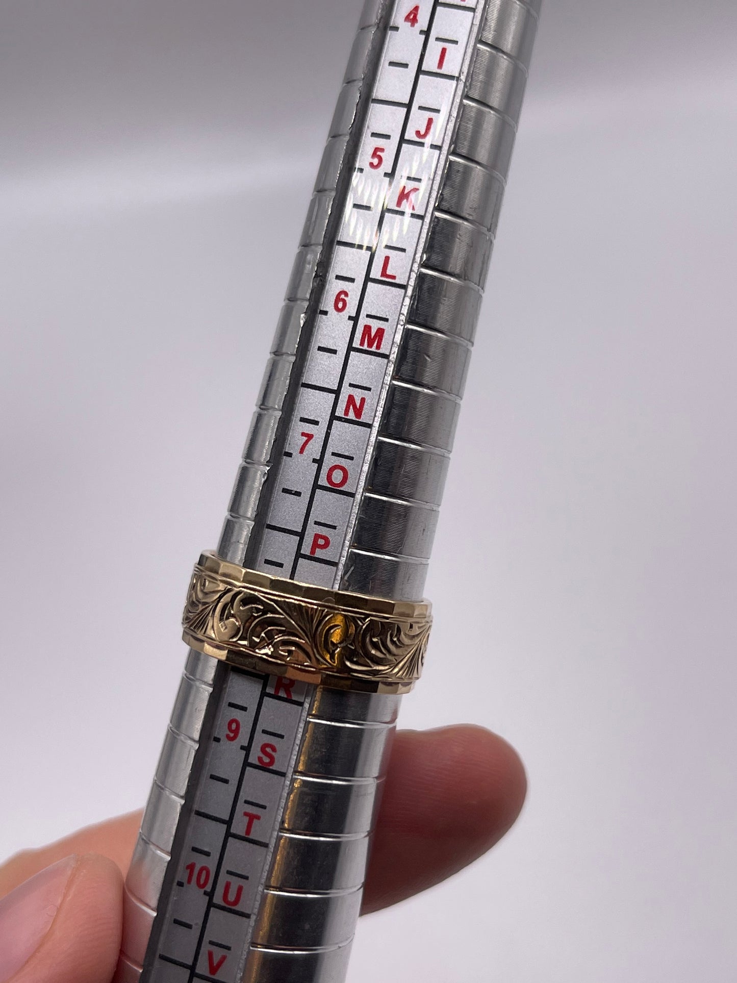 9ct gold patterned band