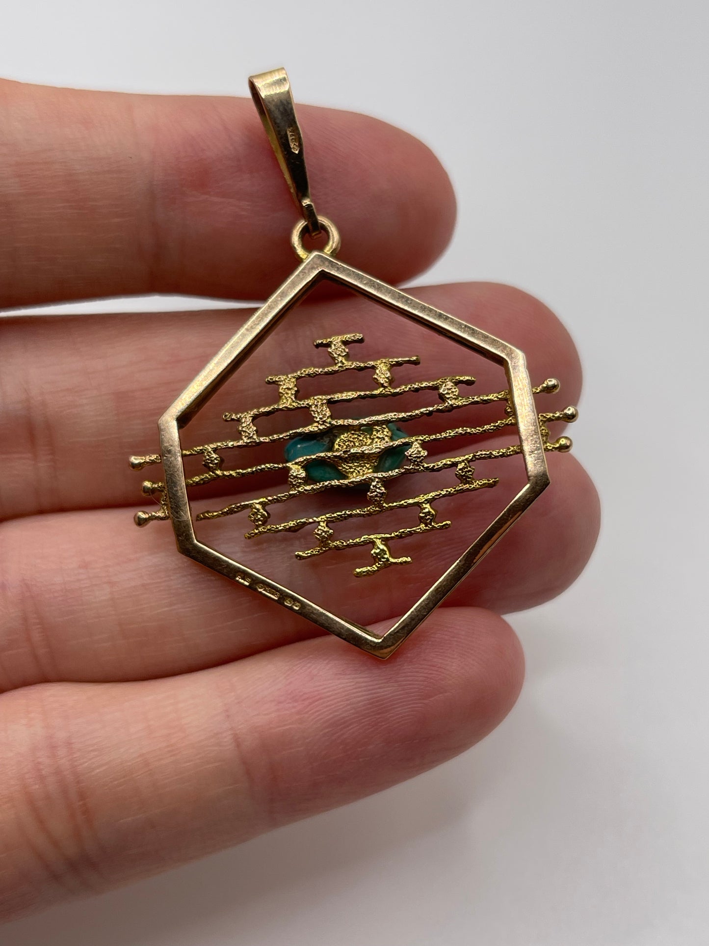 9ct gold turquoise pendant