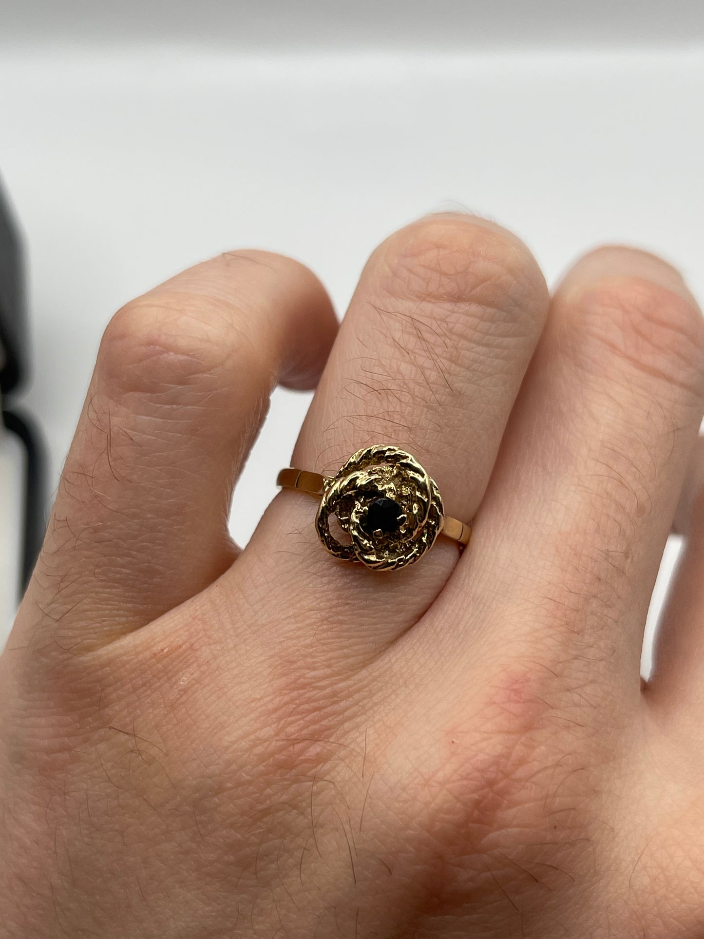 9ct gold sapphire knot ring