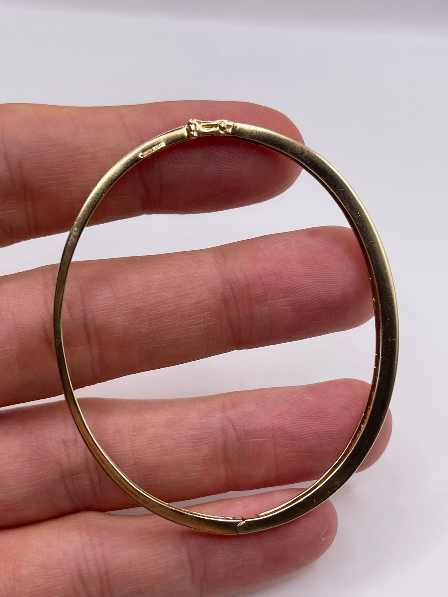 9ct gold diamond bangle