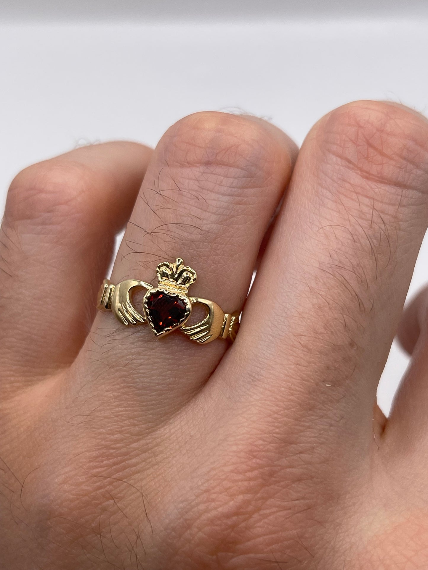 9ct gold garnet claddagh ring