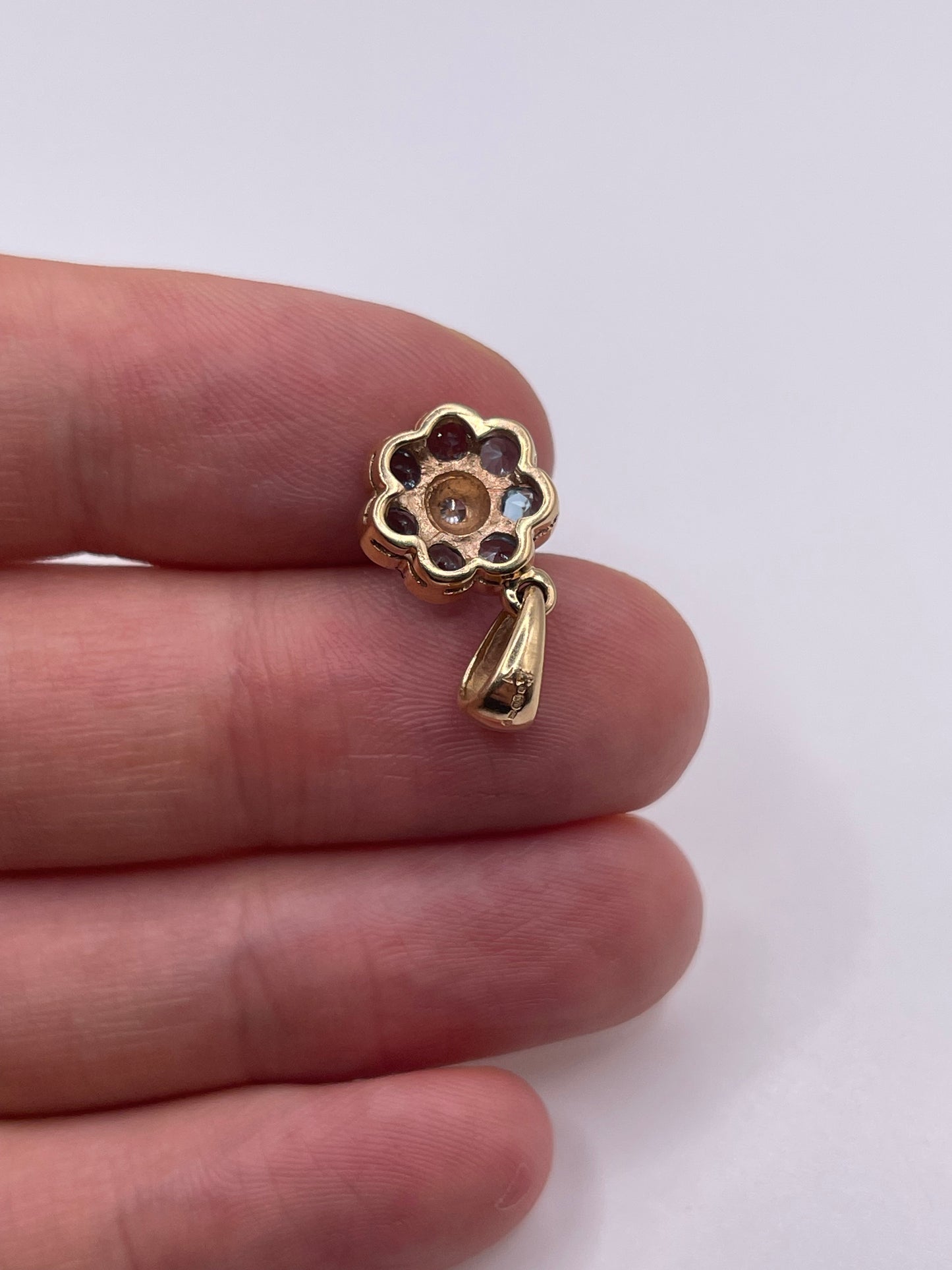 9ct gold topaz and diamond pendant