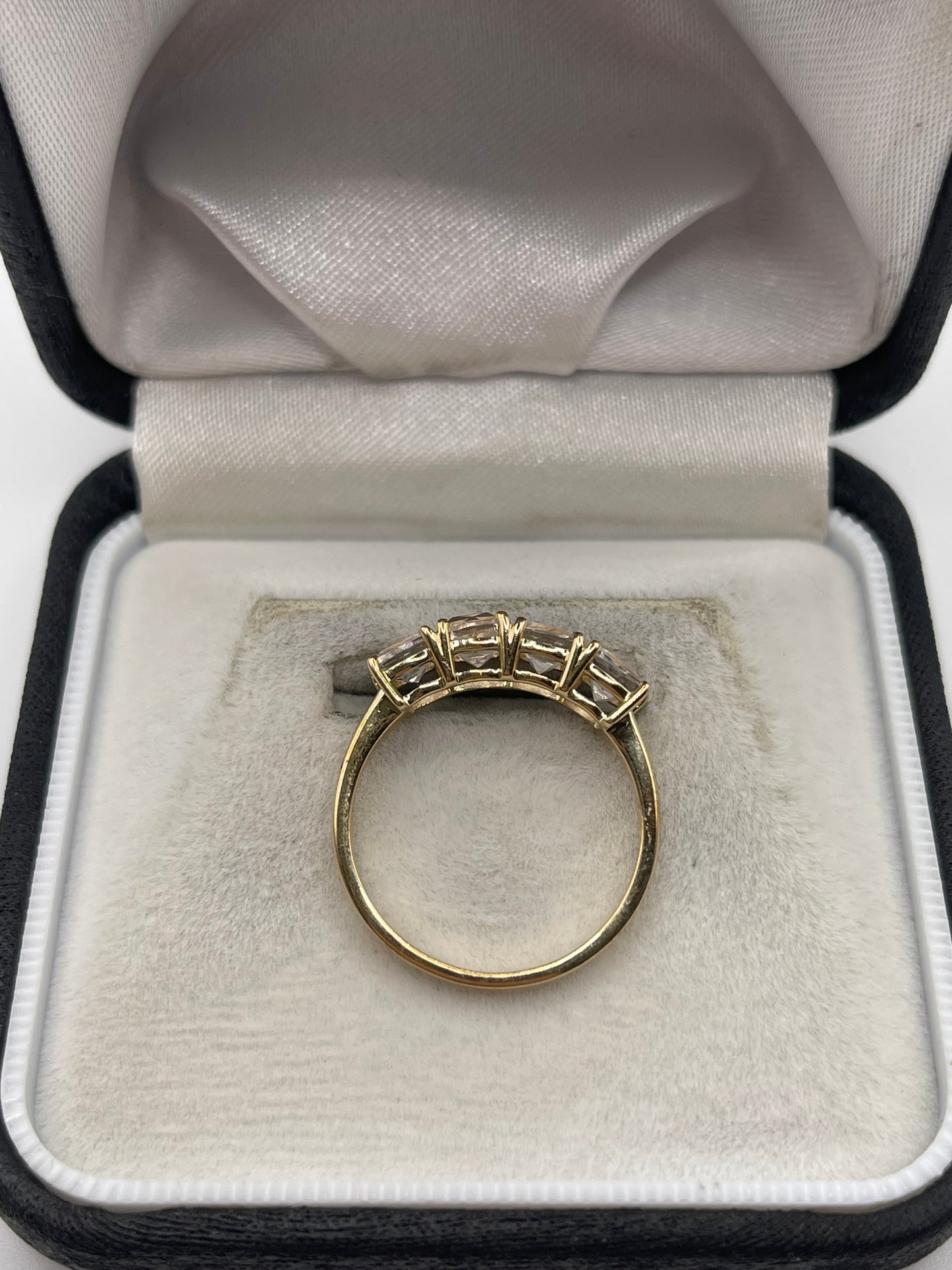 9ct gold quartz ring