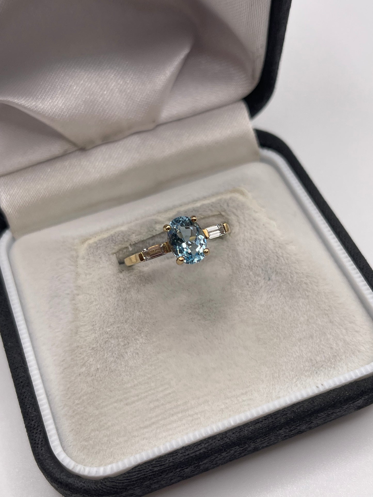 9ct gold topaz ring