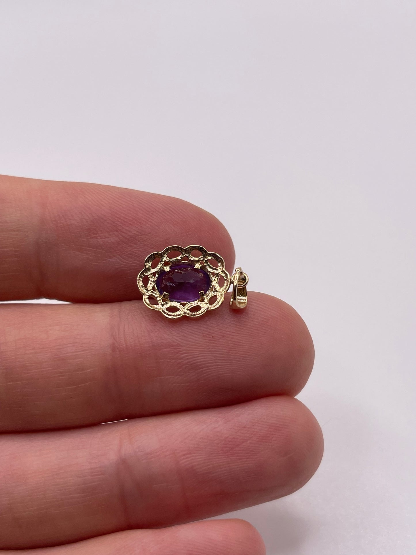 9ct gold amethyst pendant