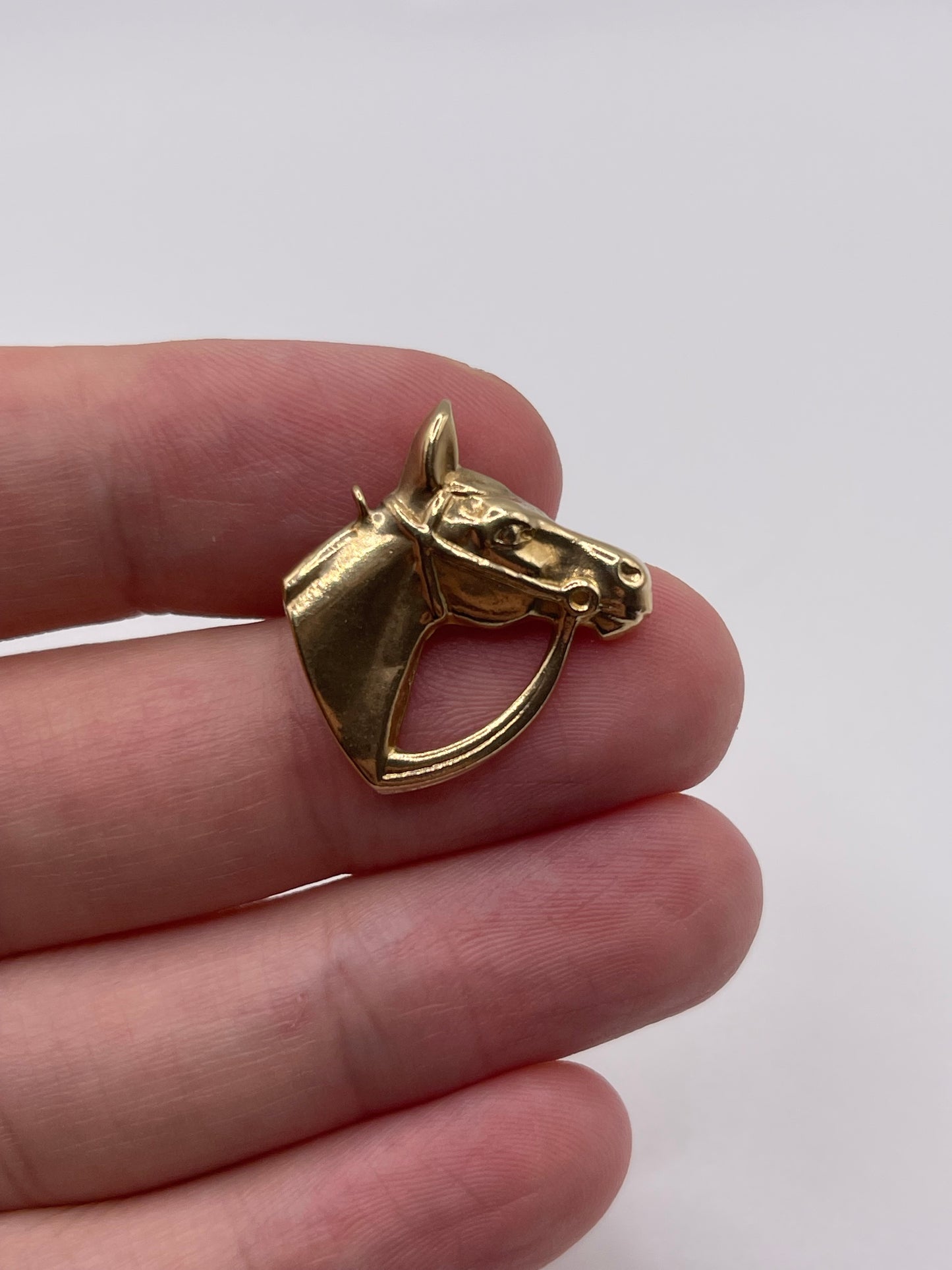 9ct gold horse pendant