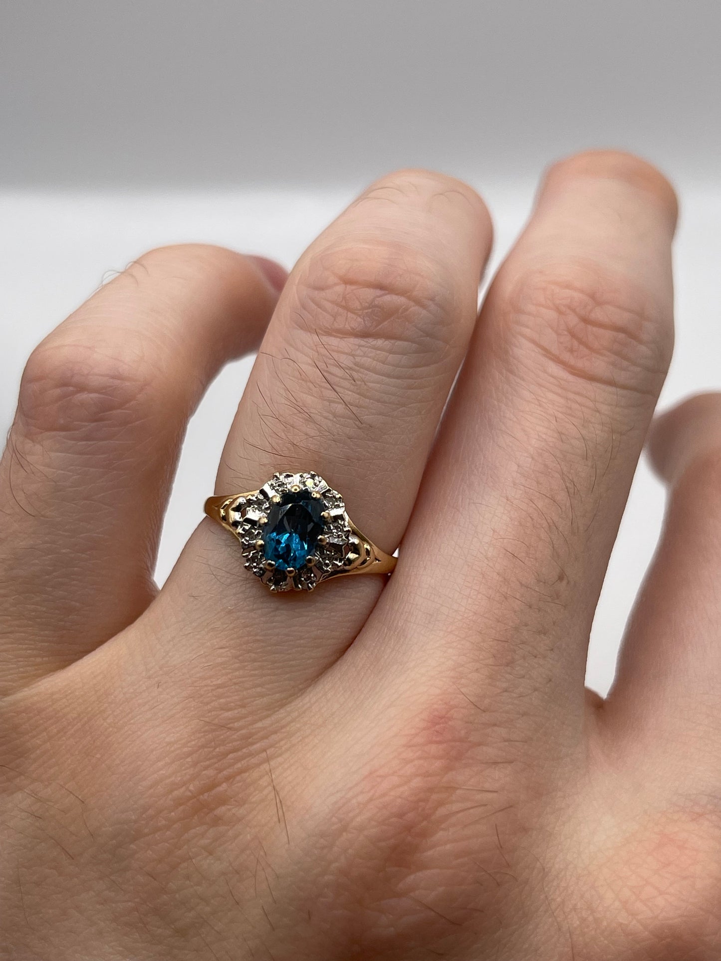 9ct gold blue topaz and diamond ring