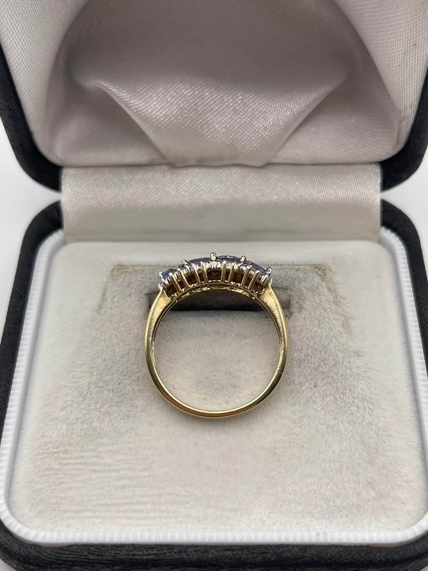 9ct gold tanzanite and diamond ring