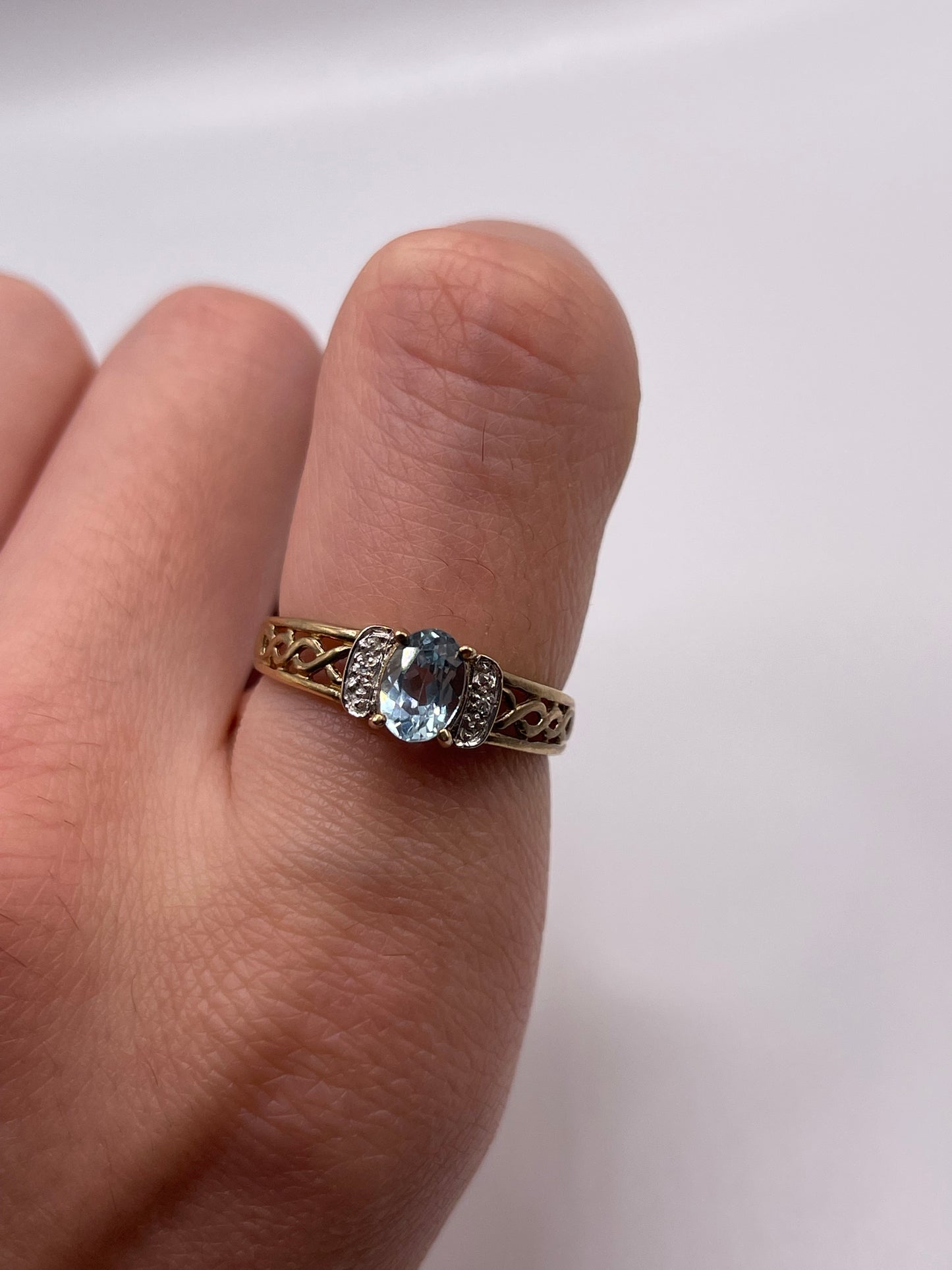 9ct gold topaz and diamond ring