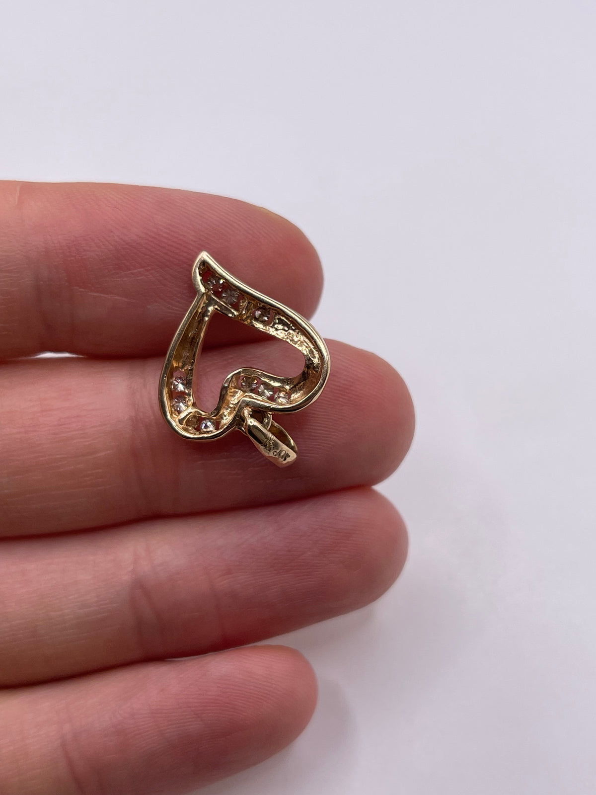 9ct gold diamond heart pendant