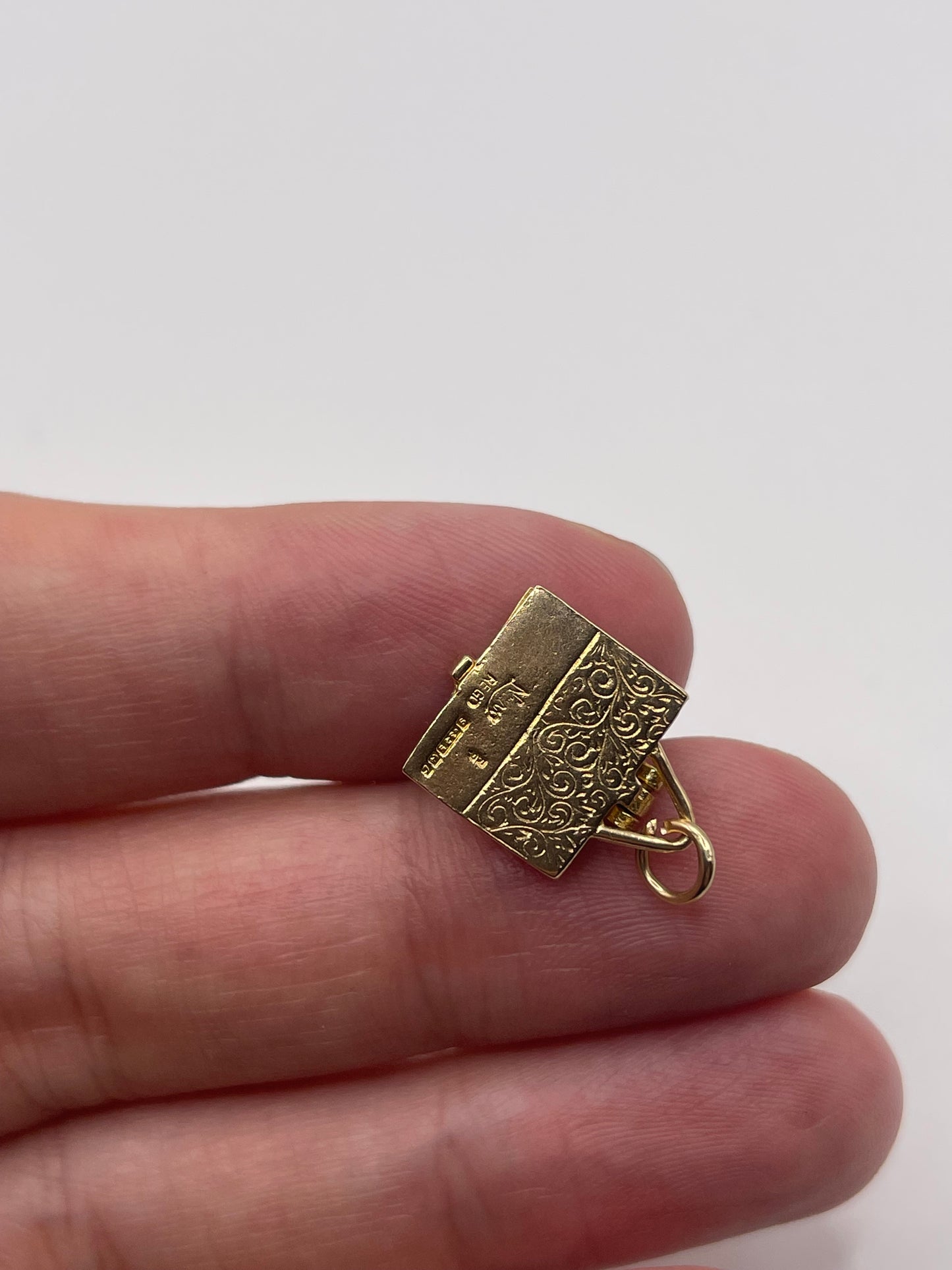 9ct gold calendar charm