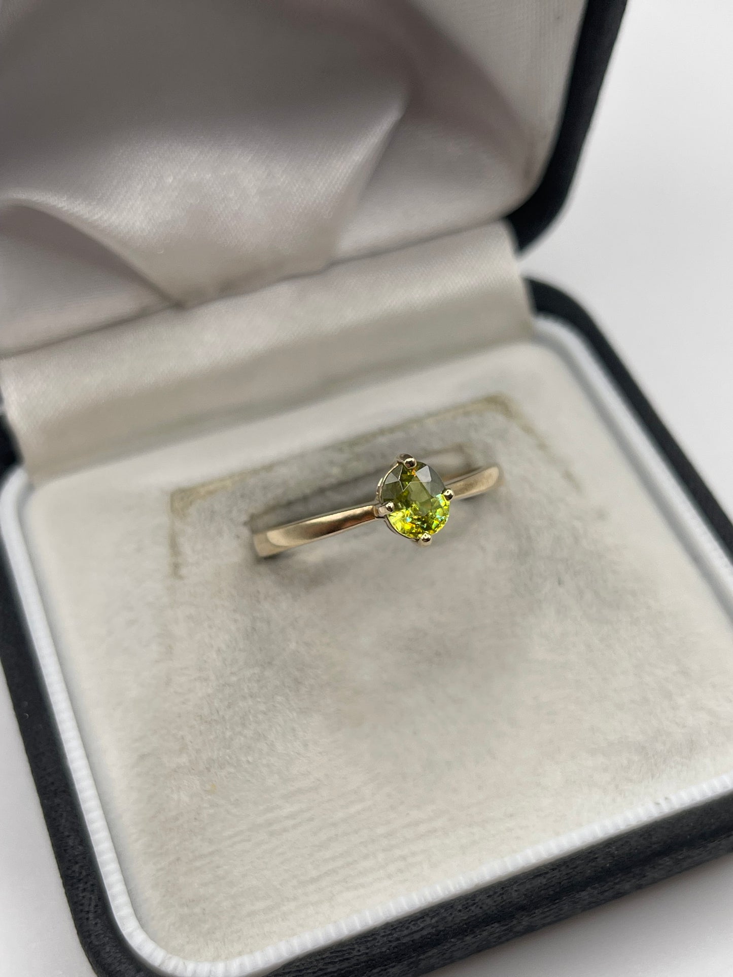 9ct gold sphene ring