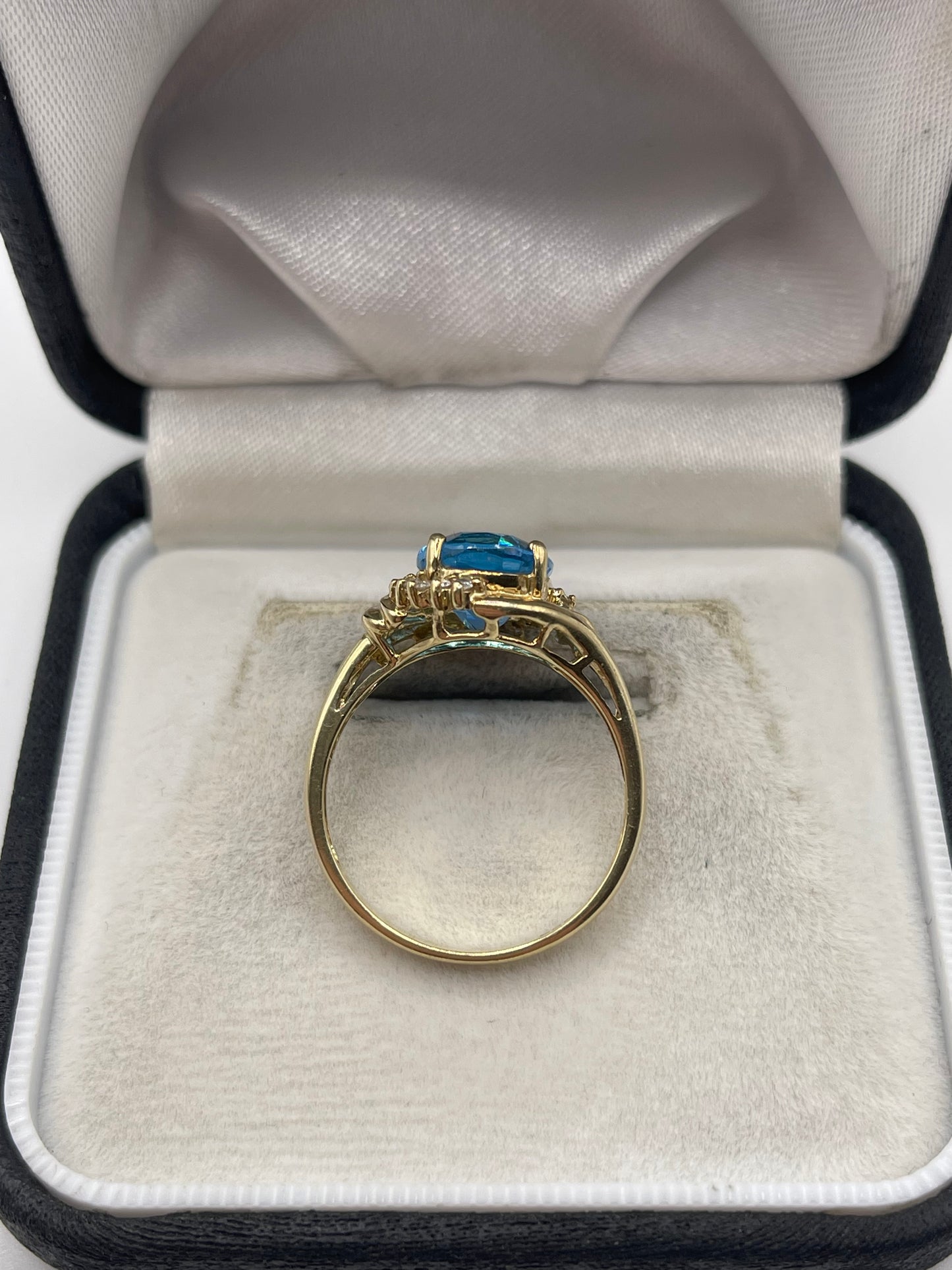 9ct gold topaz and diamond ring