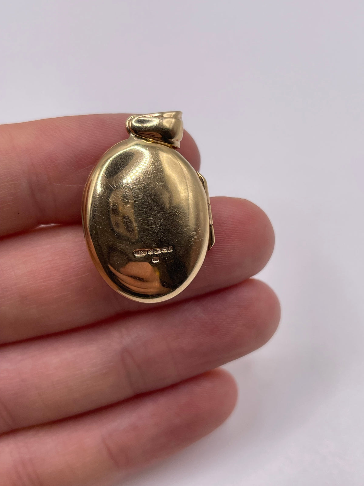 9ct gold diamond locket pendant