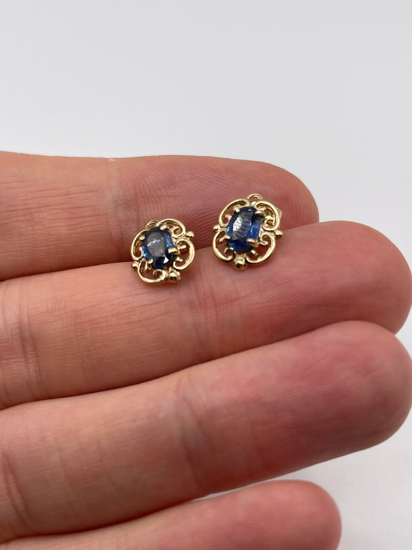 9ct gold sapphire earrings