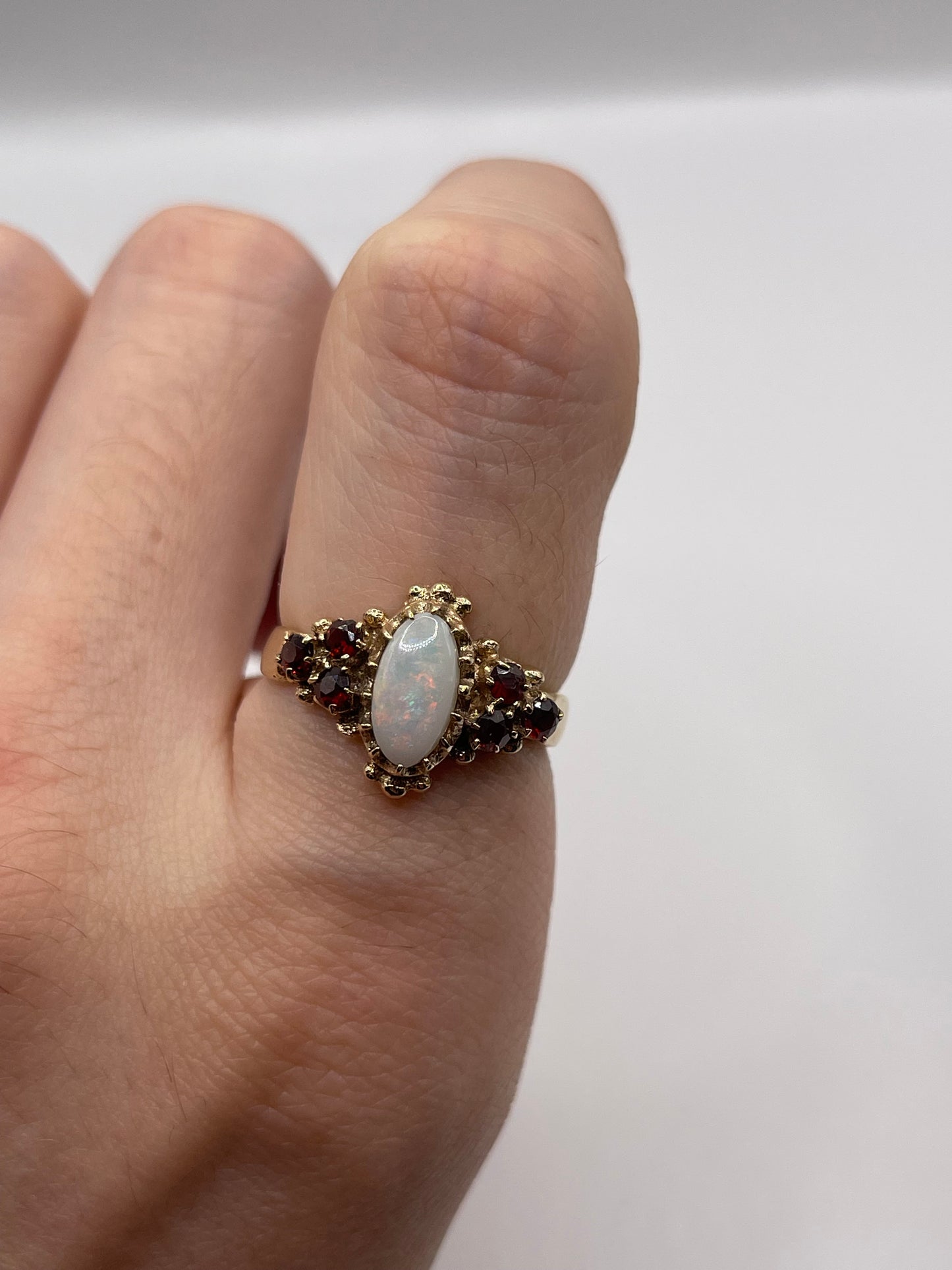 9ct gold opal and garnet ring