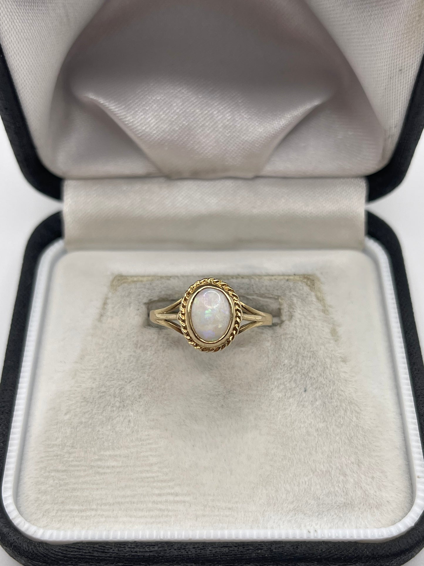 9ct gold opal ring