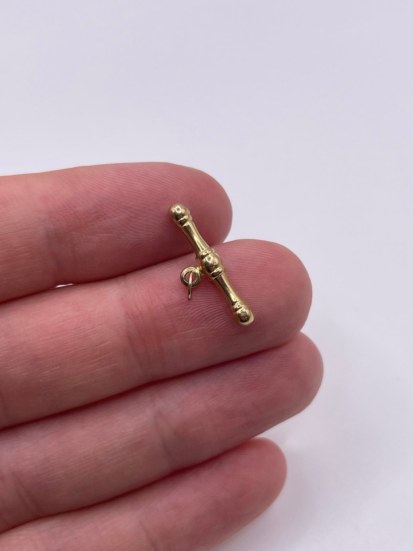 9ct gold t bar pendant