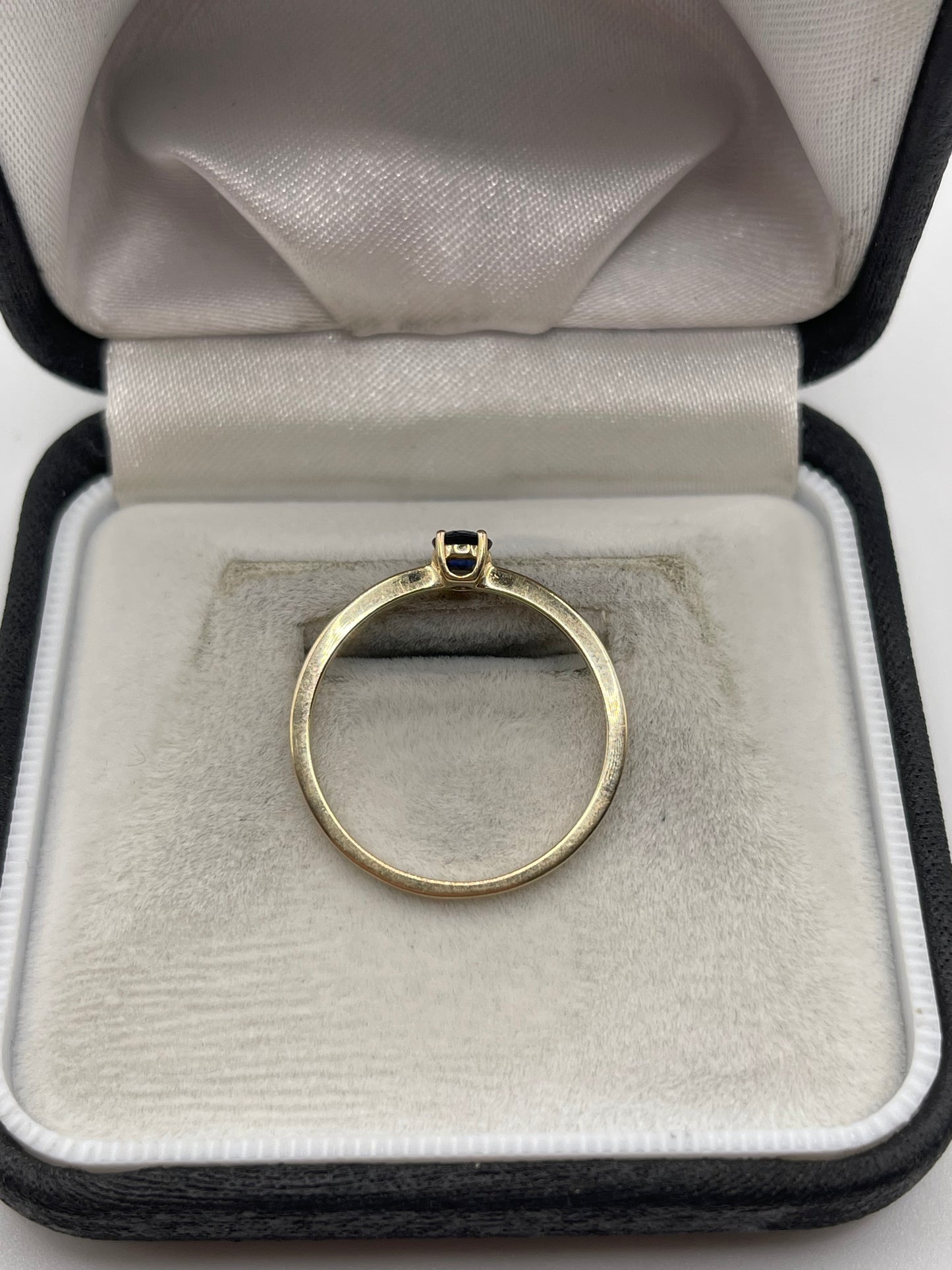 9ct gold sapphire ring